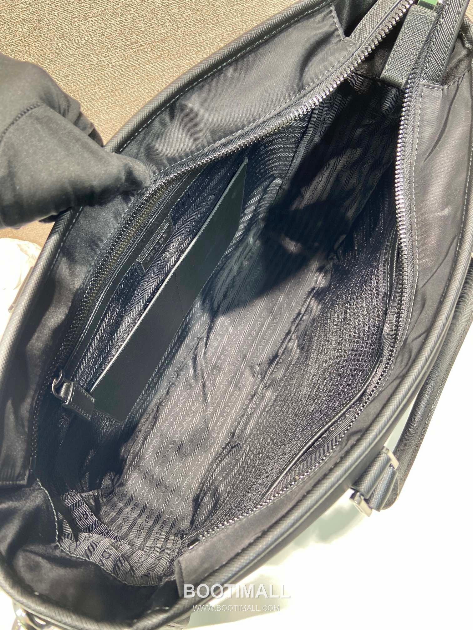 Prada Nylon Saffiano Calfskin Tote Bag with Leather Trim Handle Detail 프라다 나일론 사피아노 카프스킨 레더 트림 핸들 토트백 2VG032 35cm 8