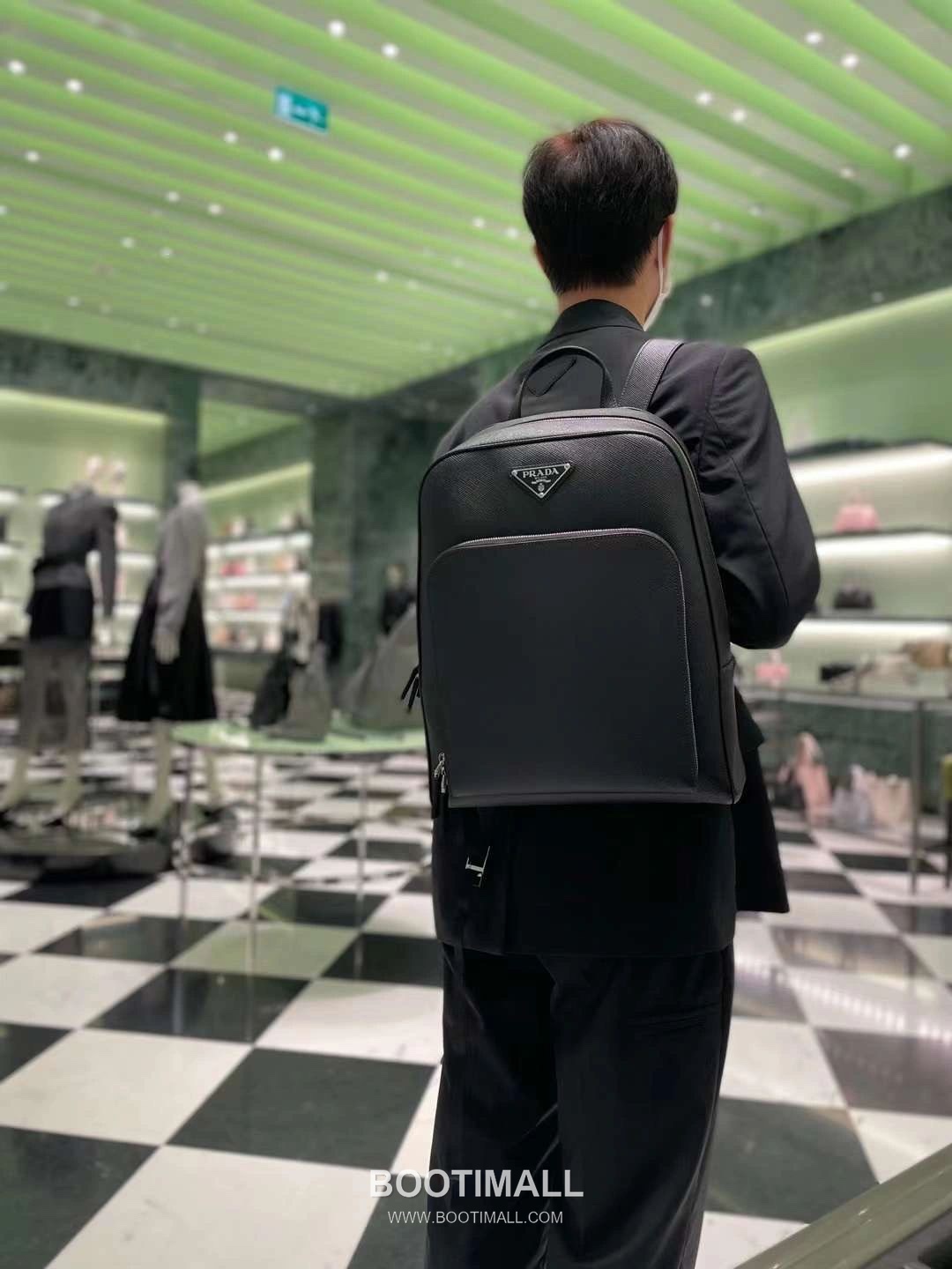 Prada Saffiano Leather Backpack with Front Pocket and Dual Zip Detail 프라다 사피아노 가죽 프론트 포켓 백팩 2VZ102 30cm 2