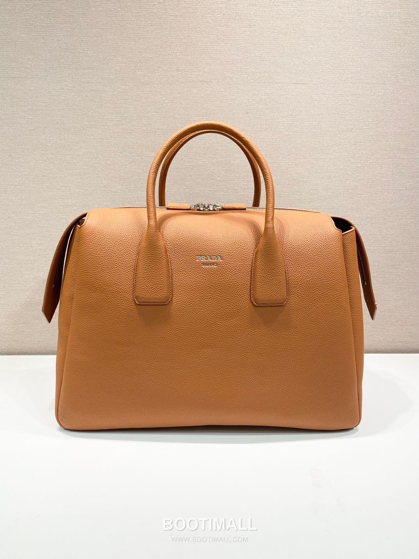 Prada Calfskin Leather Travel Duffle Bag with Dual Handle and Zip Detail 프라다 카프스킨 가죽 더블 핸들 여행 더플백 2VC035 50cm 1