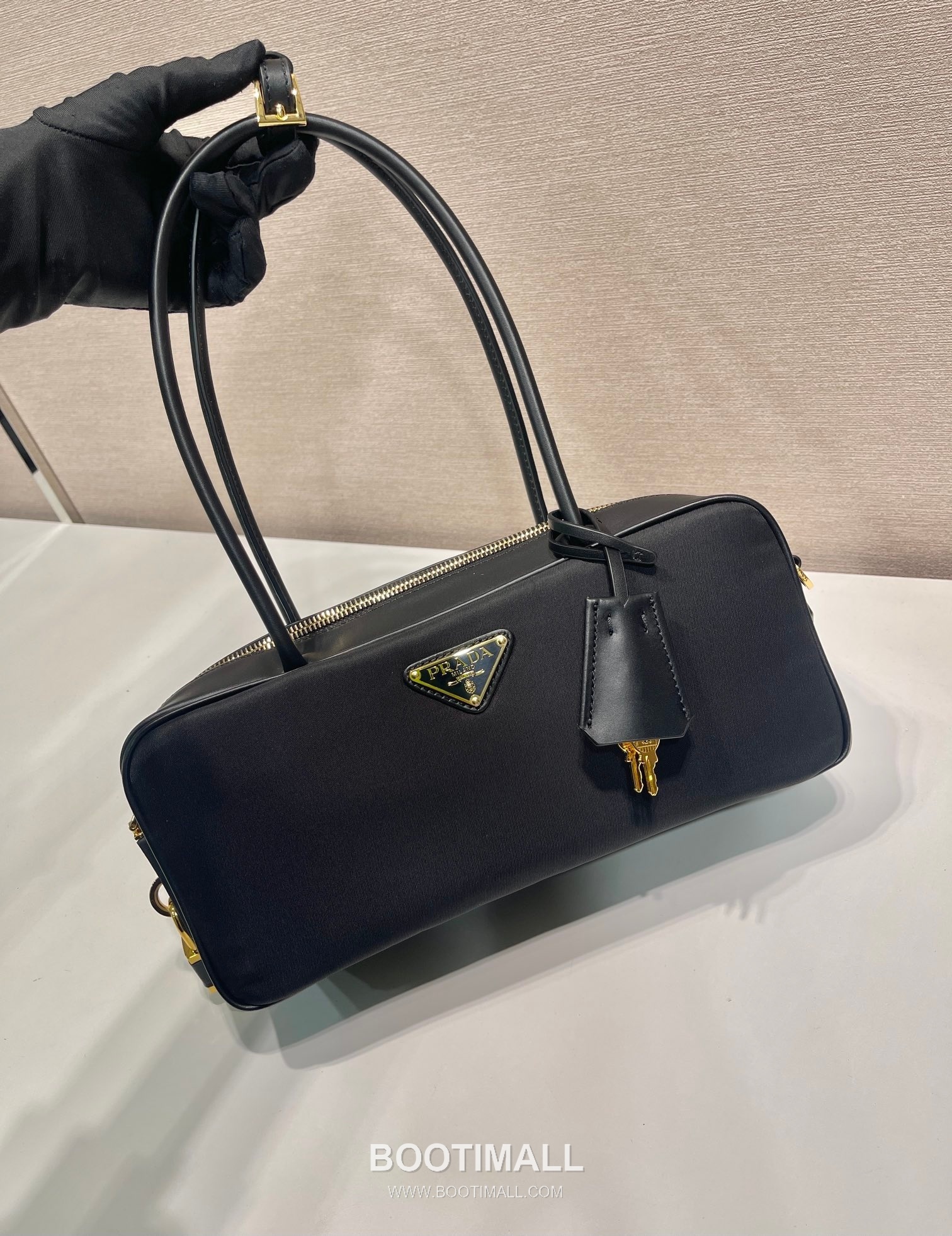 Prada Tessuto Tocker Re-Nylon Calfskin Handbag with Lock Detail 프라다 테수토 토커 리나일론 카프스킨 락 디테일 핸드백 1BB133 28cm 3