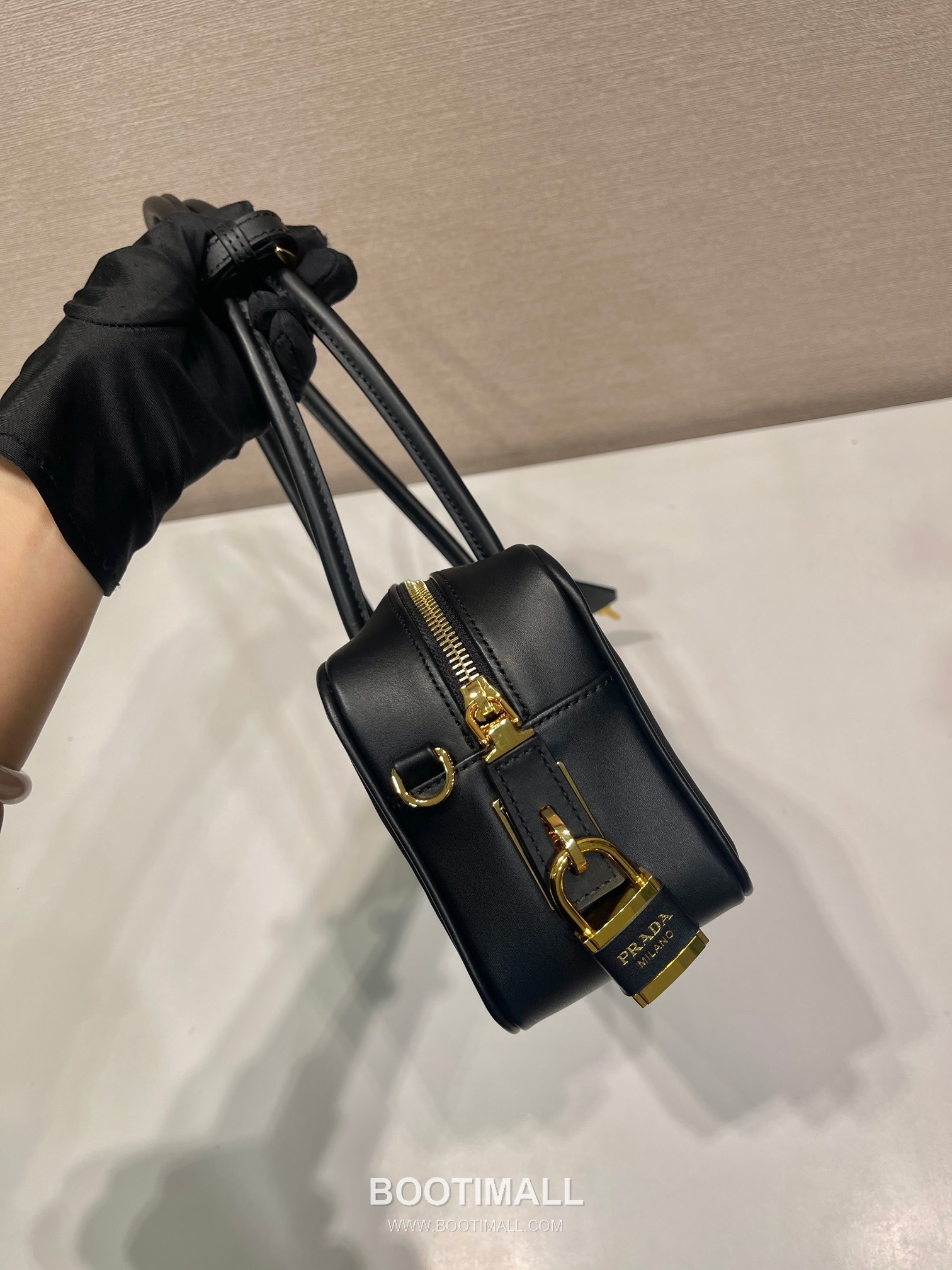 Prada Tessuto Tocker Re-Nylon Calfskin Handbag with Lock Detail 프라다 테수토 토커 리나일론 카프스킨 락 디테일 핸드백 1BB133 28cm 5