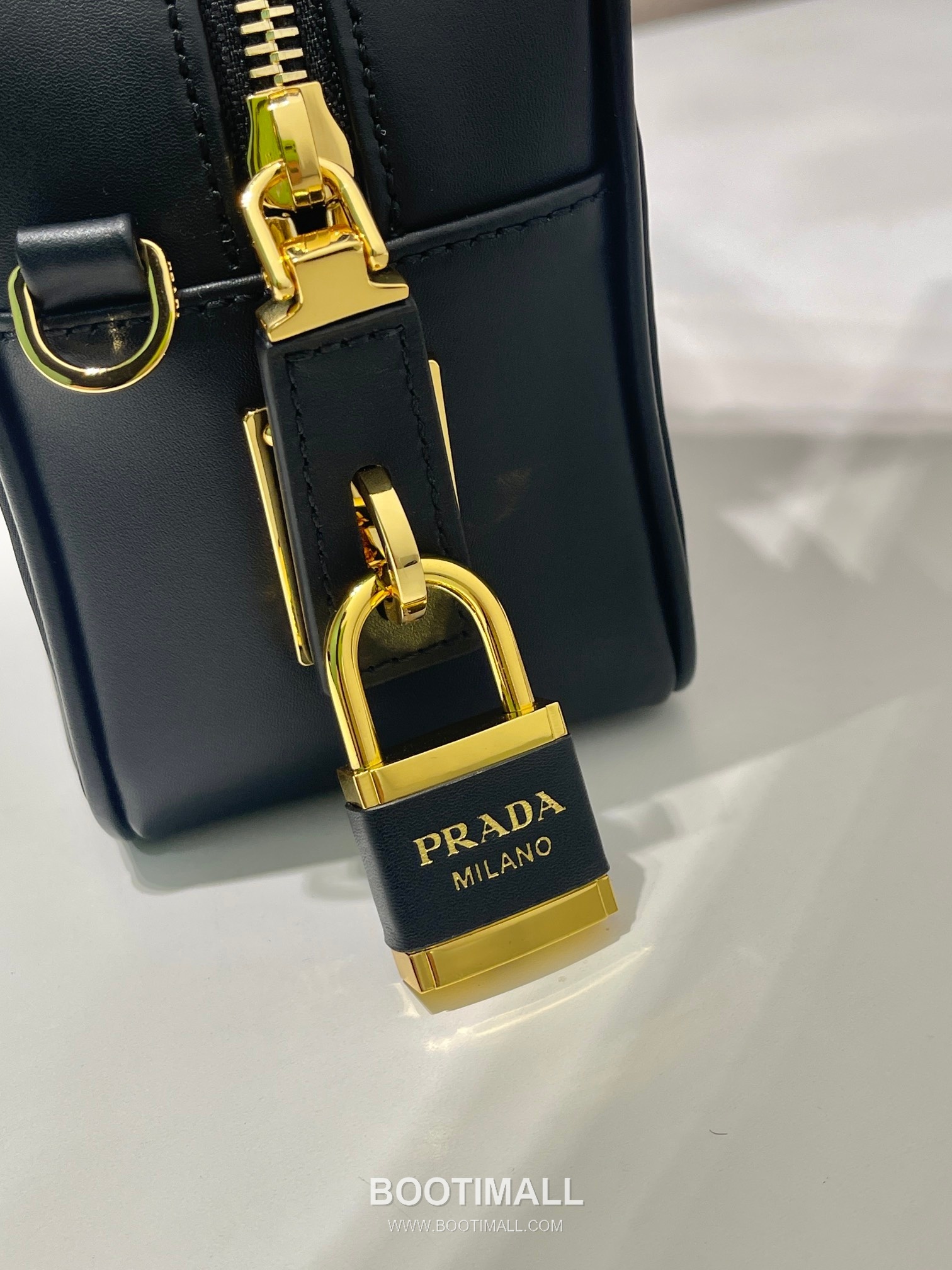 Prada Tessuto Tocker Re-Nylon Calfskin Handbag with Lock Detail 프라다 테수토 토커 리나일론 카프스킨 락 디테일 핸드백 1BB133 28cm 7