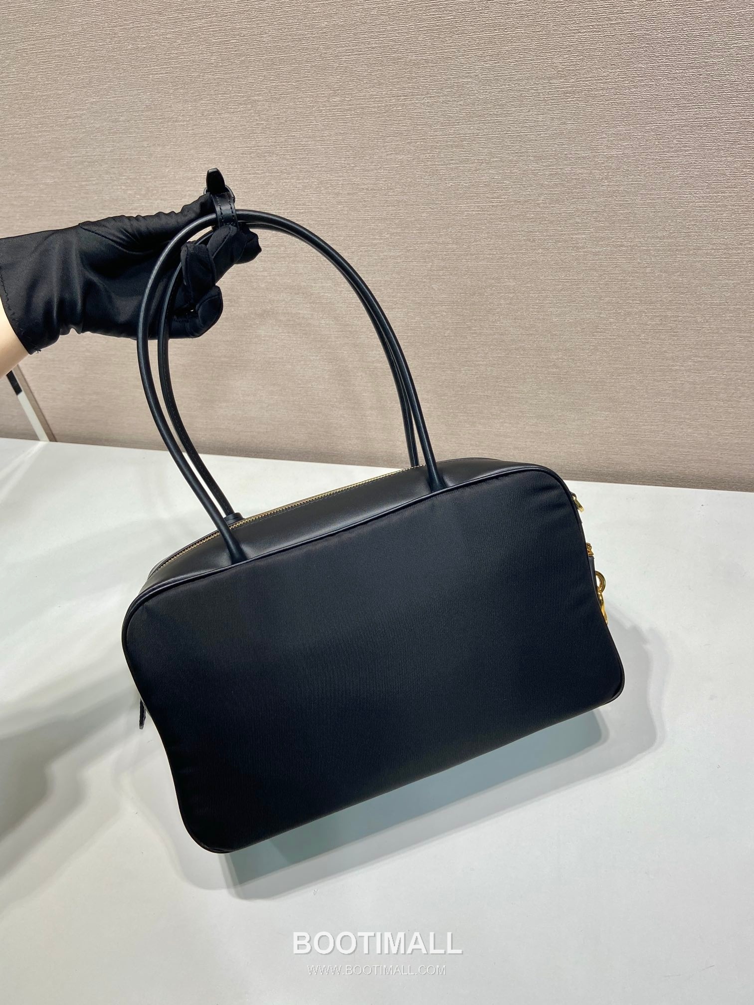 Prada Tessuto Tocker Re-Nylon Calfskin Handbag with Lock Detail 프라다 테수토 토커 리나일론 카프스킨 락 디테일 핸드백 1BB132 30cm 4