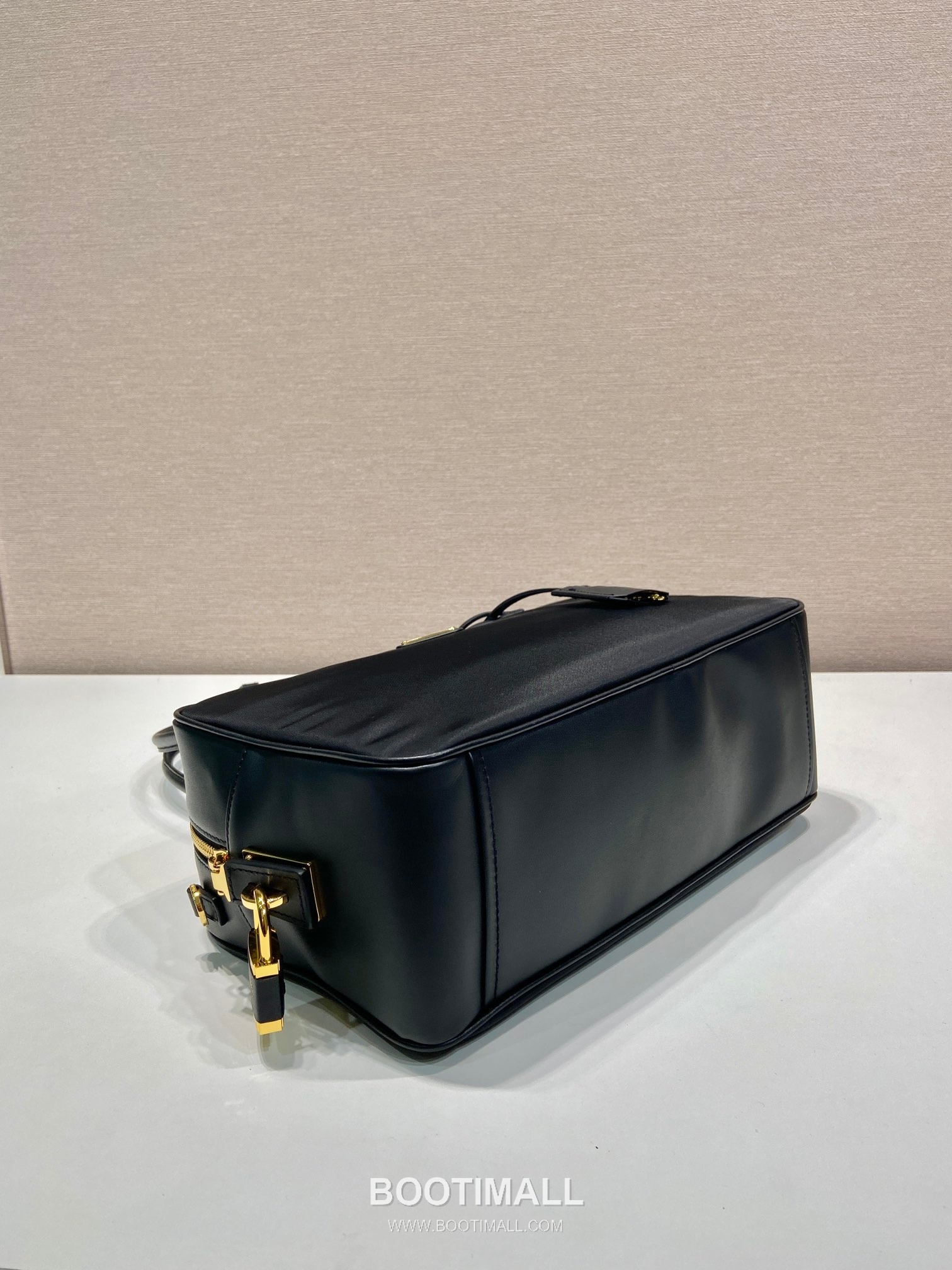 Prada Tessuto Tocker Re-Nylon Calfskin Handbag with Lock Detail 프라다 테수토 토커 리나일론 카프스킨 락 디테일 핸드백 1BB132 30cm 5