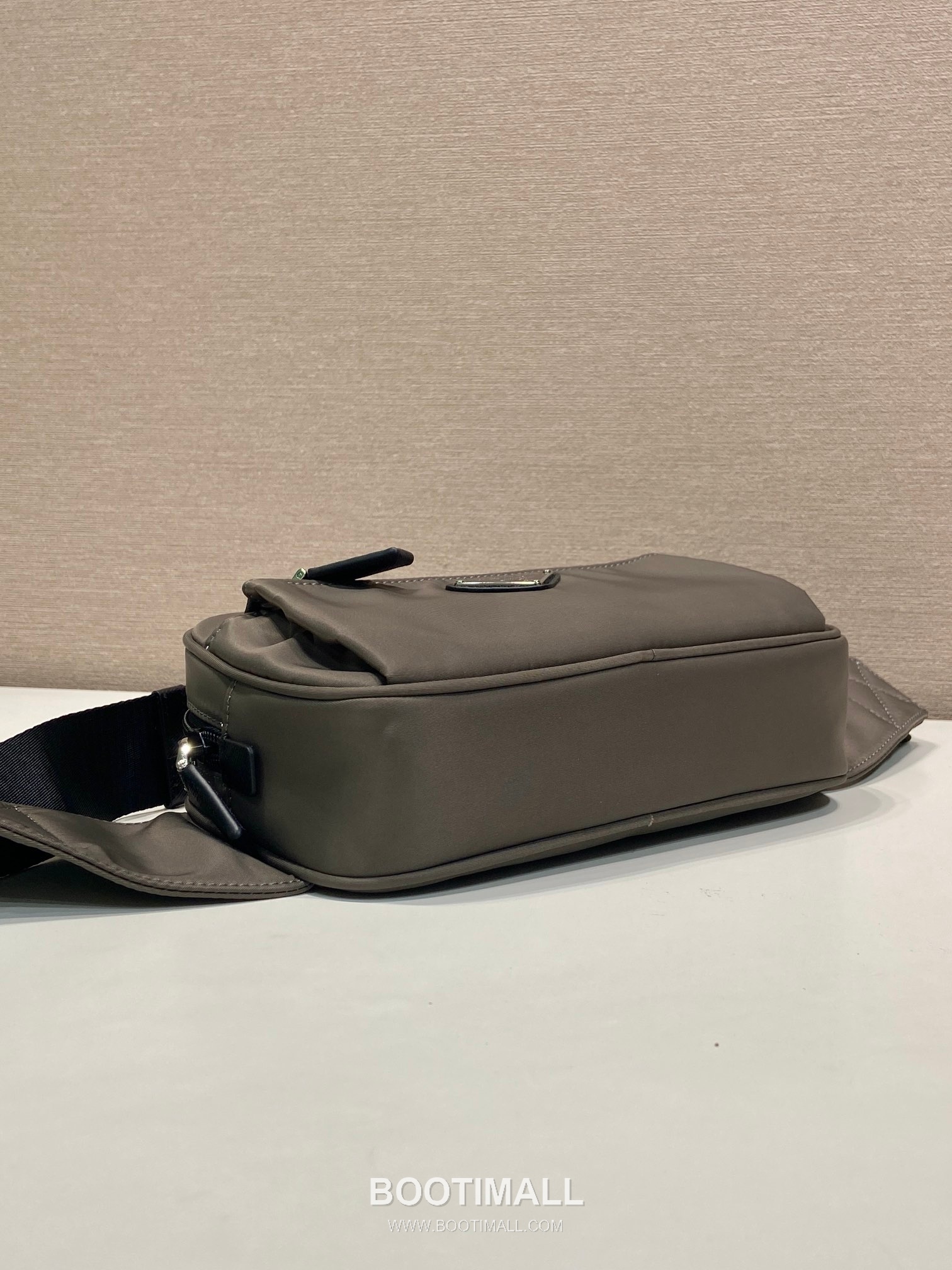 Prada Nylon Belt Bag with Triangle Logo and Adjustable Strap 프라다 나일론 트라이앵글 로고 스트랩 벨트백 2VL977 21cm 3