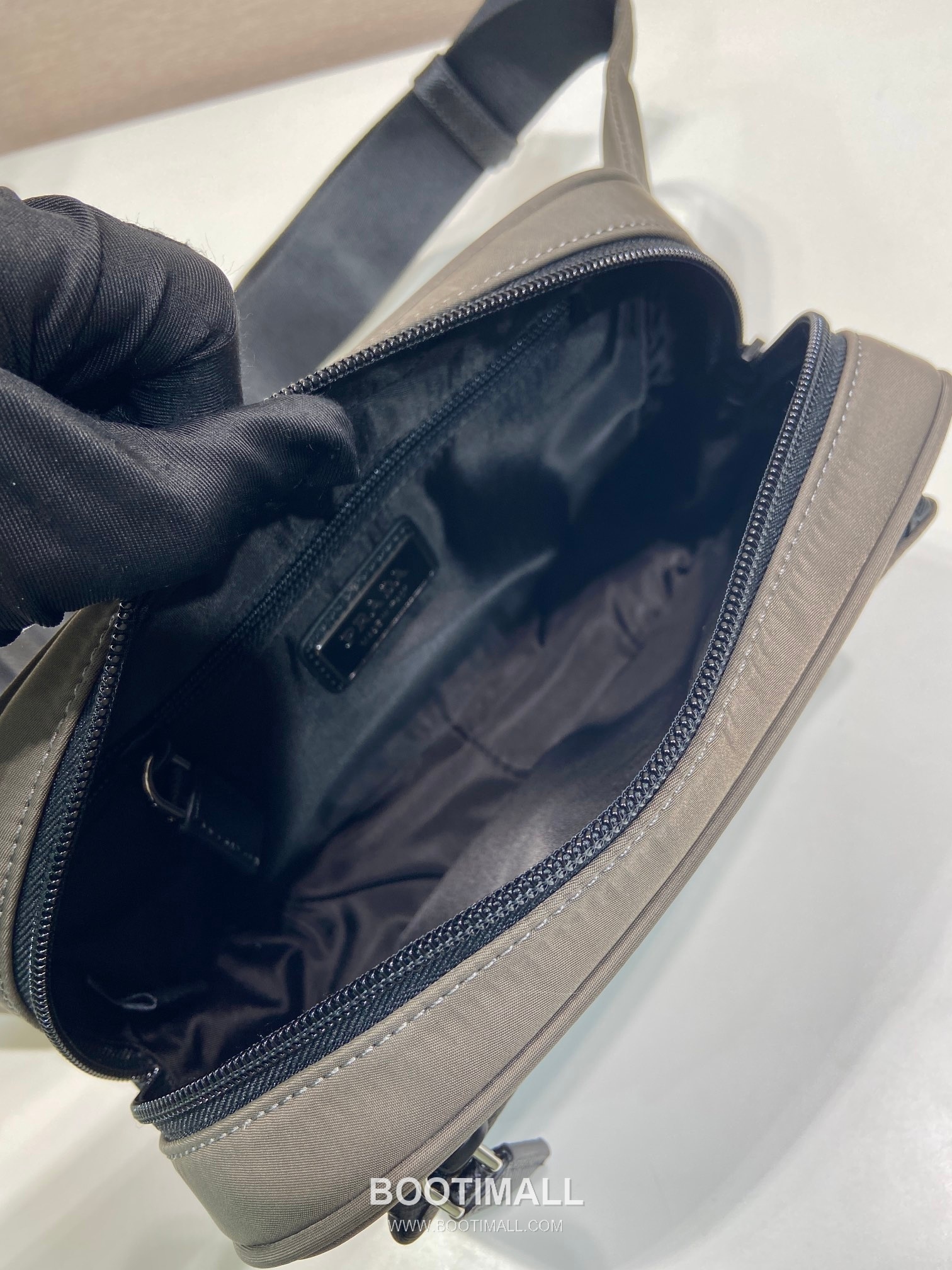 Prada Nylon Belt Bag with Triangle Logo and Adjustable Strap 프라다 나일론 트라이앵글 로고 스트랩 벨트백 2VL977 21cm 8