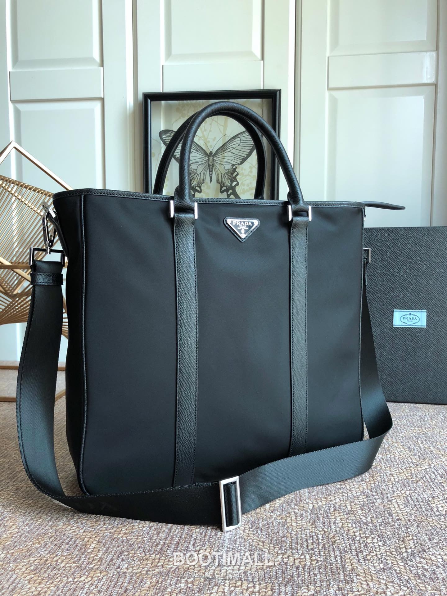 Prada Nylon Saffiano Leather Tote Bag with Adjustable Strap and Zip Detail 프라다 나일론 사피아노 가죽 스트랩 토트백 2VG034 36cm 1