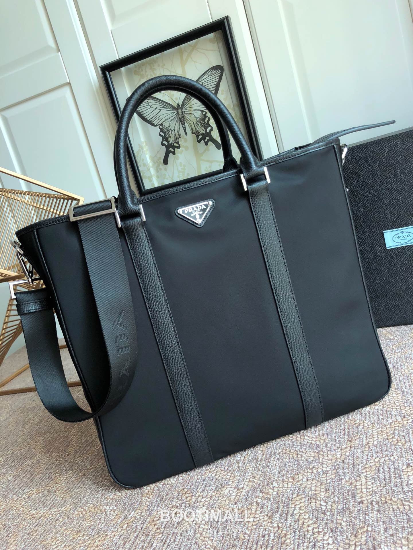 Prada Nylon Saffiano Leather Tote Bag with Adjustable Strap and Zip Detail 프라다 나일론 사피아노 가죽 스트랩 토트백 2VG034 36cm 2