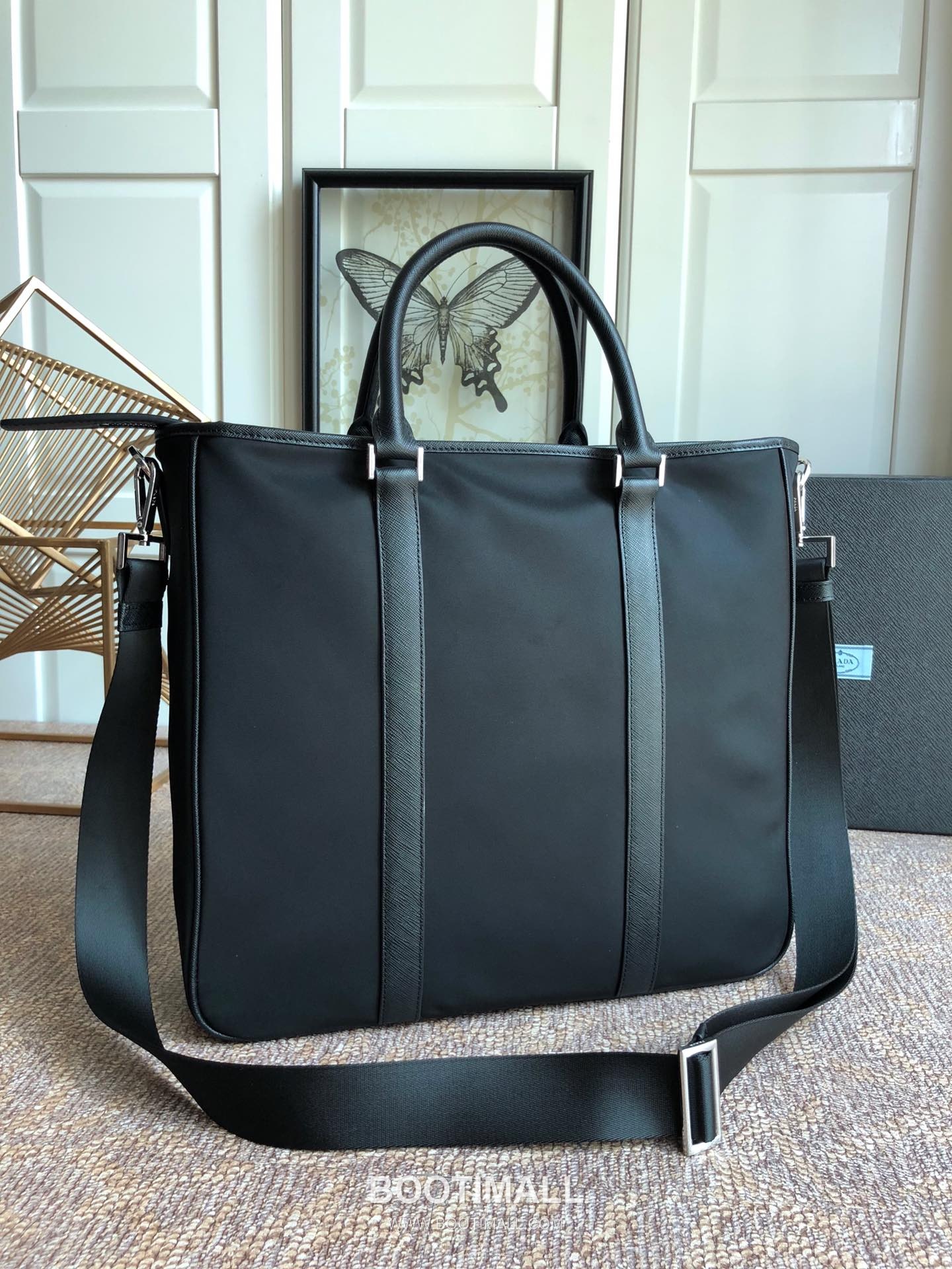 Prada Nylon Saffiano Leather Tote Bag with Adjustable Strap and Zip Detail 프라다 나일론 사피아노 가죽 스트랩 토트백 2VG034 36cm 3