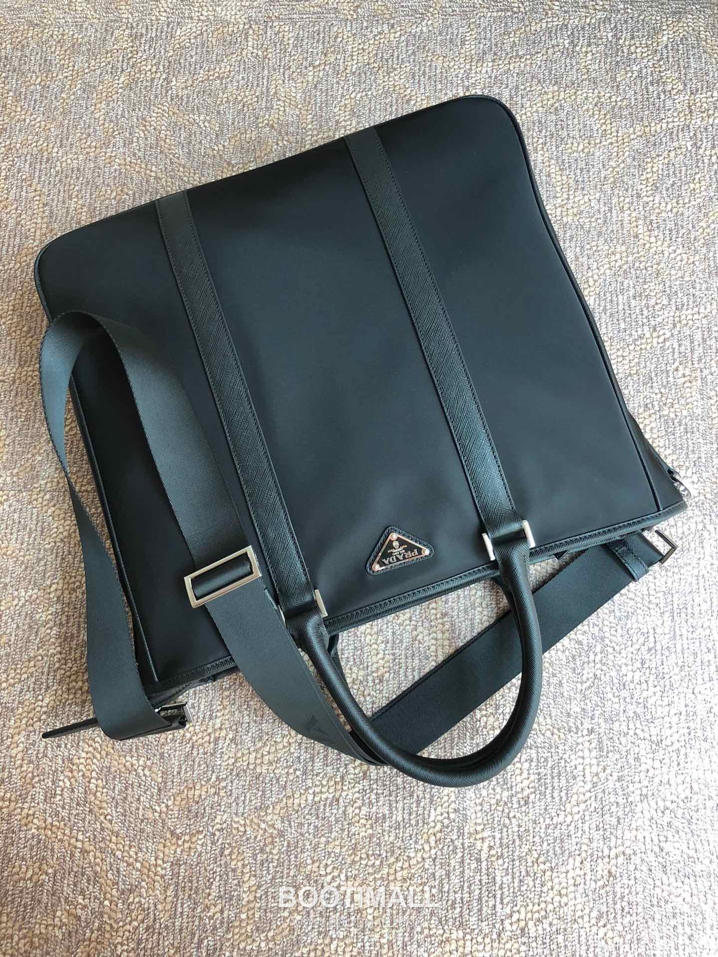 Prada Nylon Saffiano Leather Tote Bag with Adjustable Strap and Zip Detail 프라다 나일론 사피아노 가죽 스트랩 토트백 2VG034 36cm 4