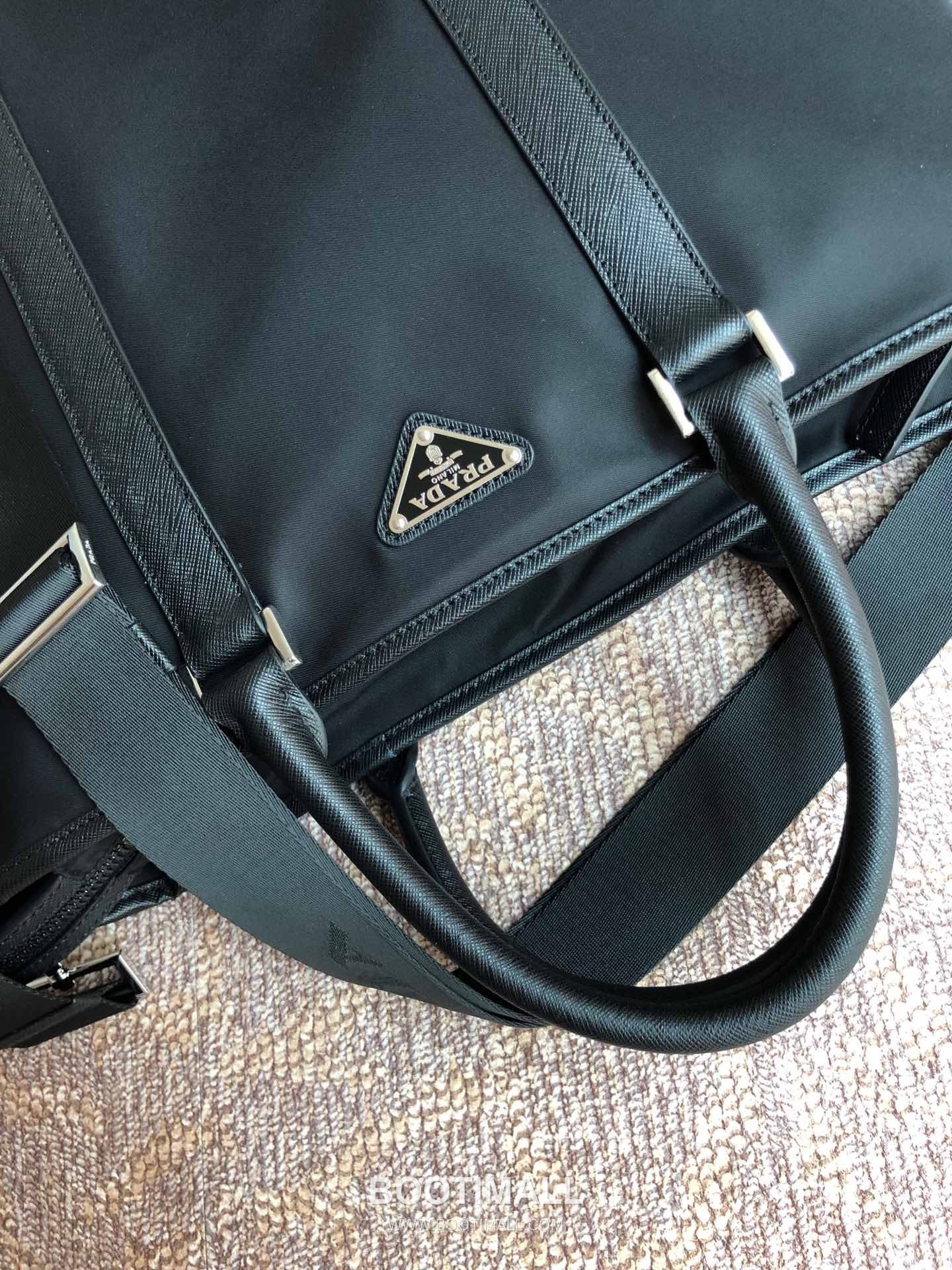 Prada Nylon Saffiano Leather Tote Bag with Adjustable Strap and Zip Detail 프라다 나일론 사피아노 가죽 스트랩 토트백 2VG034 36cm 5