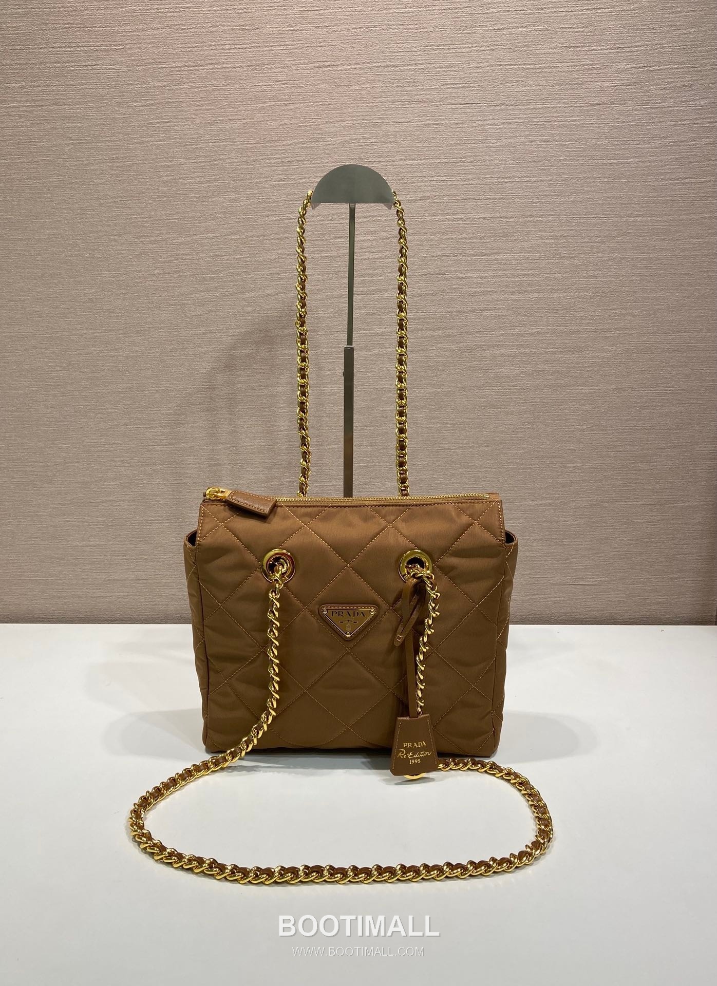 Prada Re-Nylon Quilted Hobo Bag with Chain Strap and Zip Detail 프라다 리나일론 퀼팅 체인 스트랩 호보백 1BG468 25cm 3