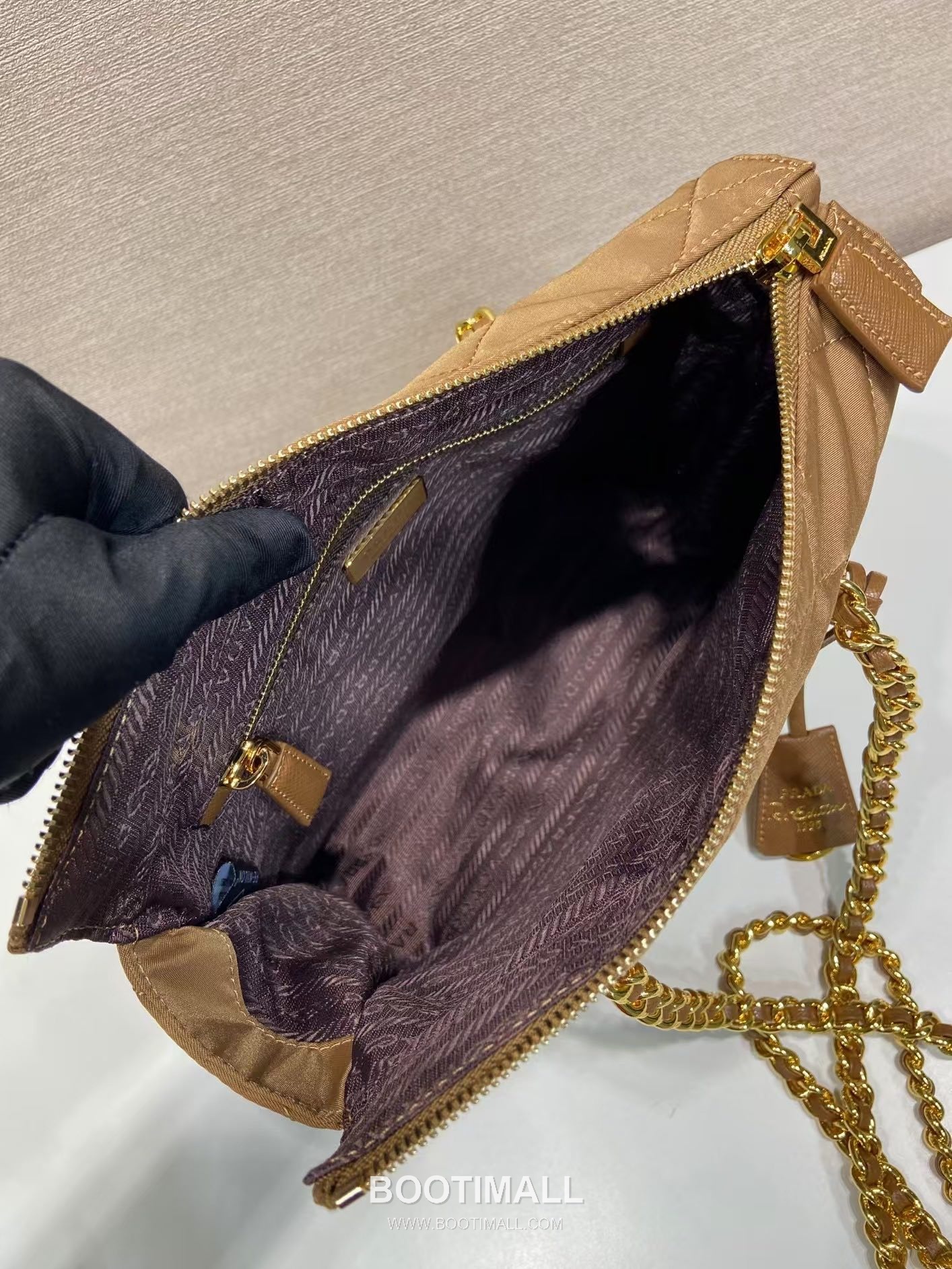 Prada Re-Nylon Quilted Hobo Bag with Chain Strap and Zip Detail 프라다 리나일론 퀼팅 체인 스트랩 호보백 1BG468 25cm 10