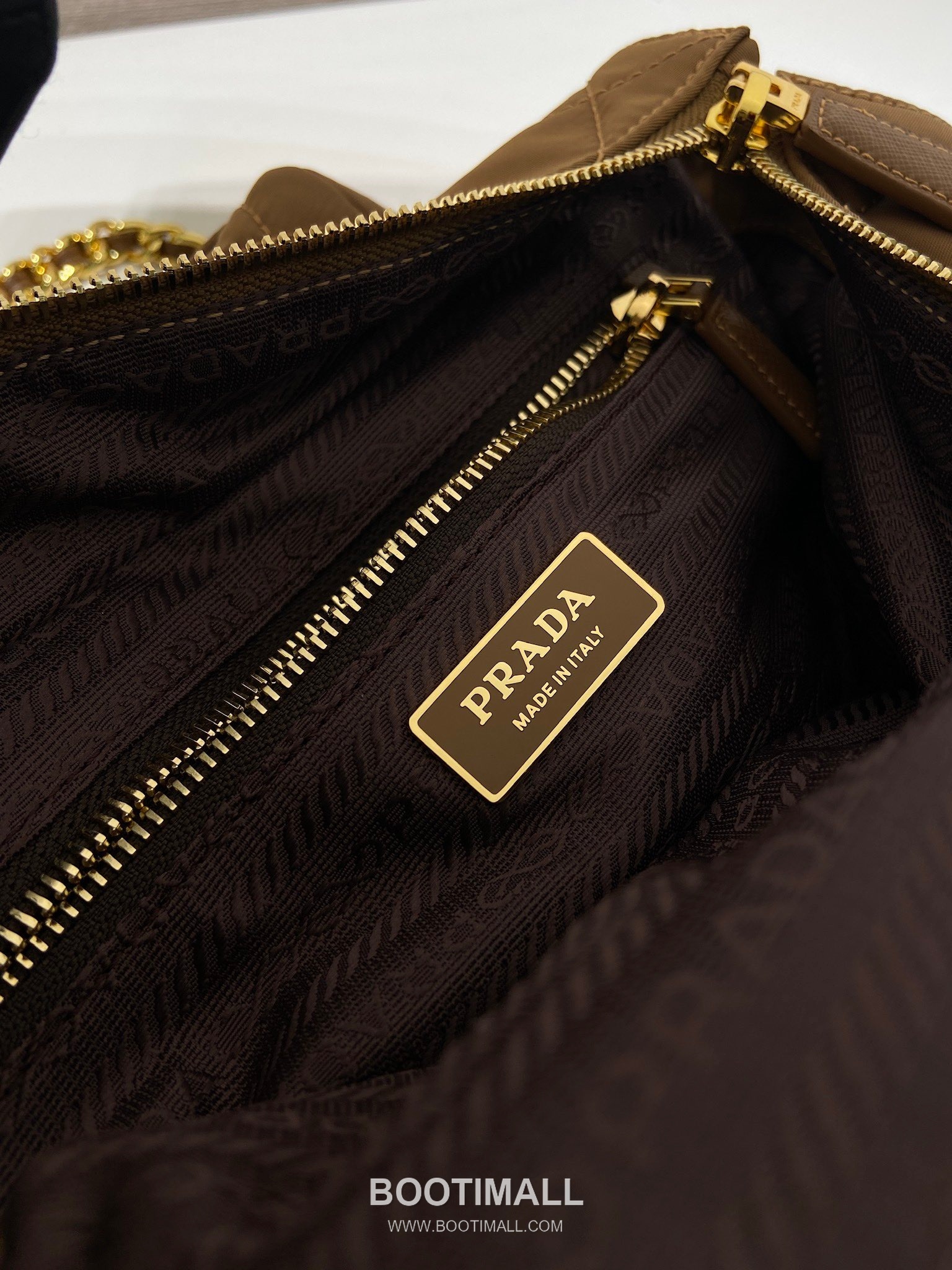 Prada Re-Nylon Quilted Hobo Bag with Chain Strap and Zip Detail 프라다 리나일론 퀼팅 체인 스트랩 호보백 1BG468 25cm 11