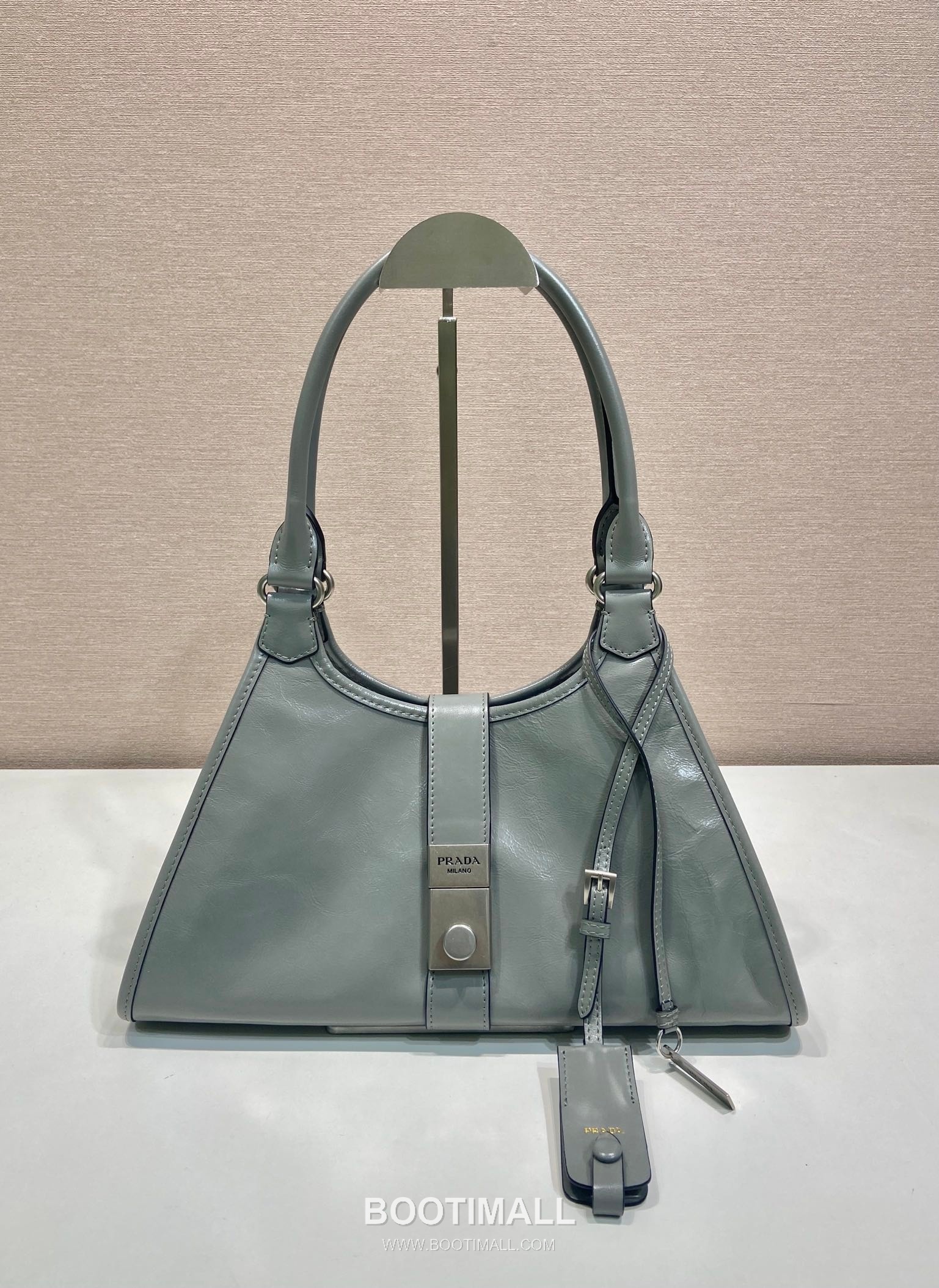 Prada Oil Wax Leather Shoulder Bag with Buckle Lock and Top Handle 프라다 오일왁스 가죽 버클 락 숄더 핸드백 1BG563 30.5cm 1