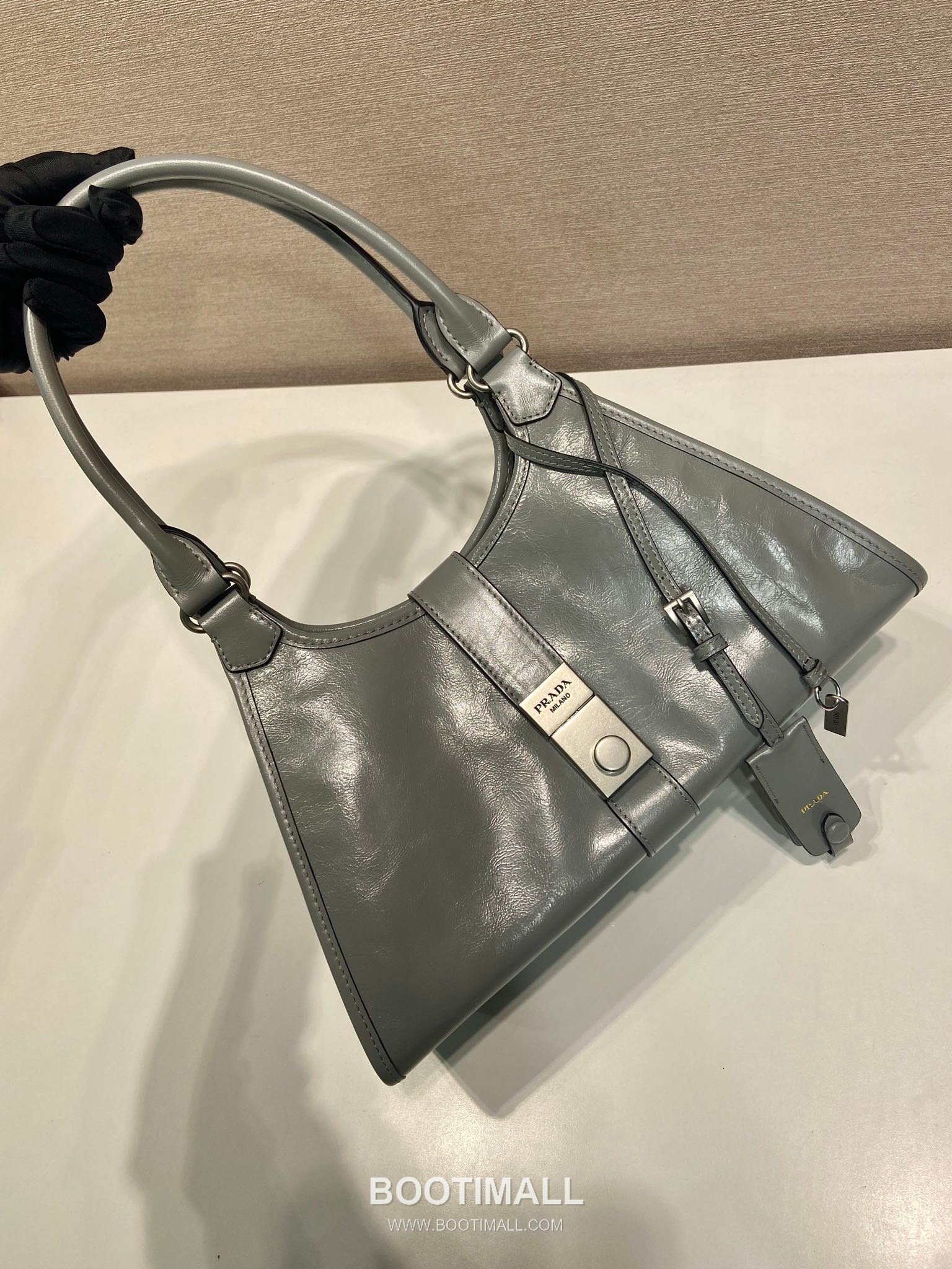 Prada Oil Wax Leather Shoulder Bag with Buckle Lock and Top Handle 프라다 오일왁스 가죽 버클 락 숄더 핸드백 1BG563 30.5cm 3