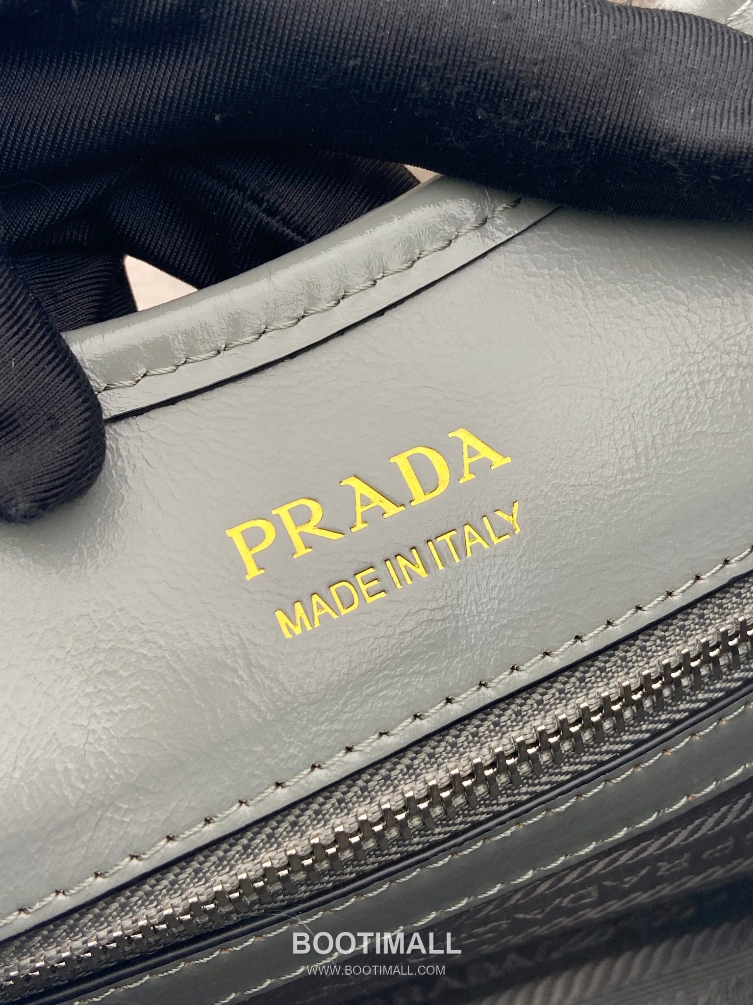 Prada Oil Wax Leather Shoulder Bag with Buckle Lock and Top Handle 프라다 오일왁스 가죽 버클 락 숄더 핸드백 1BG563 30.5cm 9