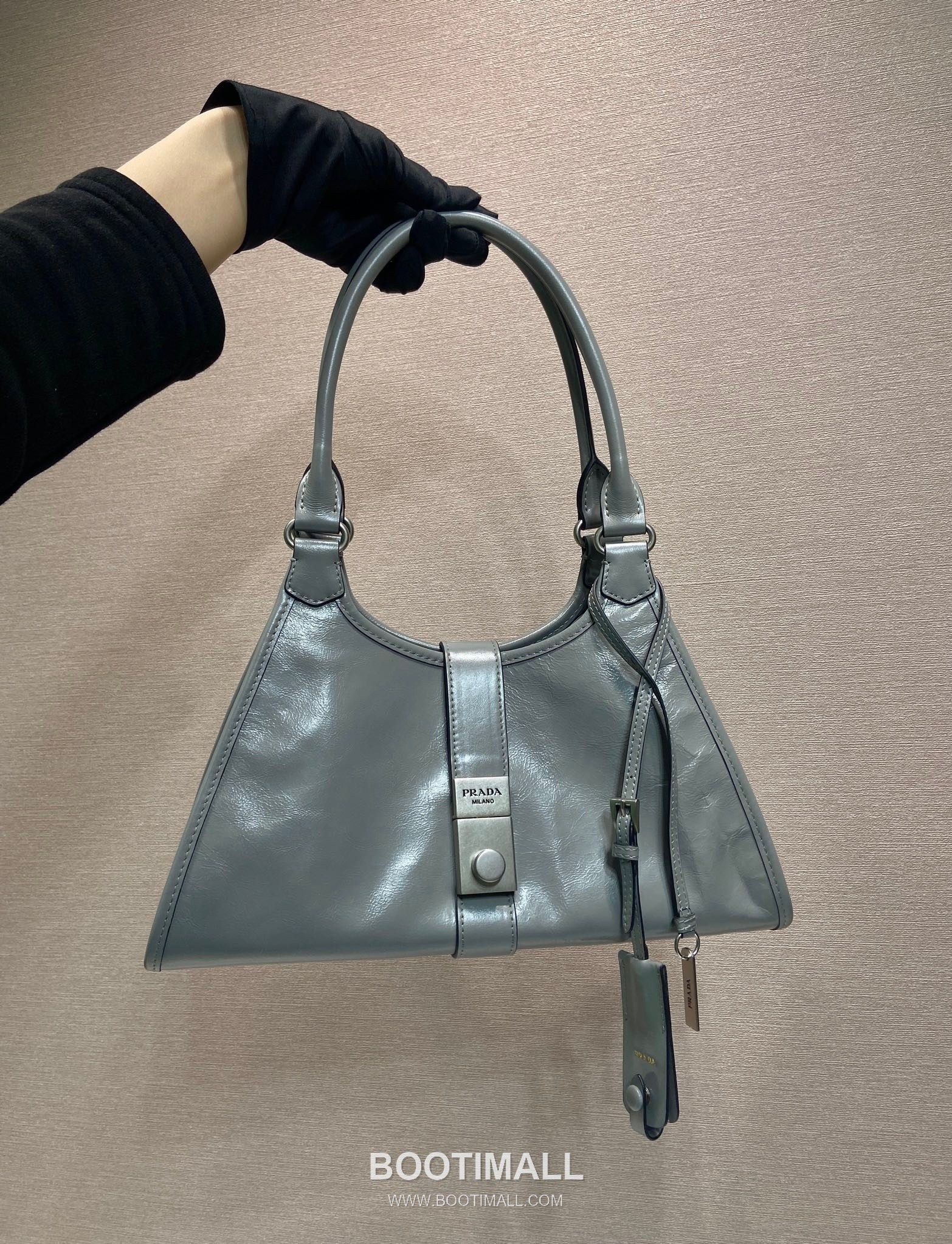 Prada Oil Wax Leather Shoulder Bag with Buckle Lock and Top Handle 프라다 오일왁스 가죽 버클 락 숄더 핸드백 1BG563 30.5cm 10