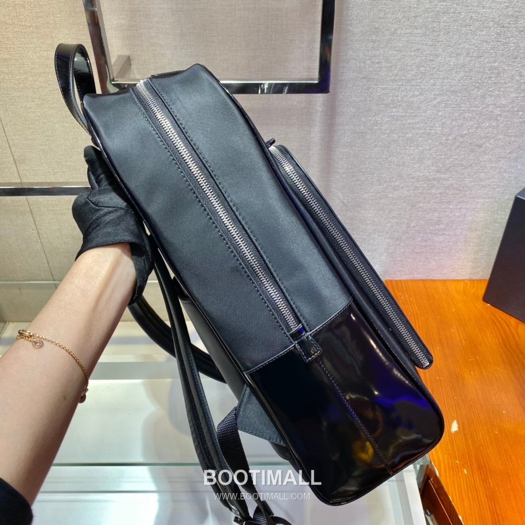 Prada Re-Nylon Backpack with Front Pocket and Leather Trim Detail 프라다 리나일론 프론트 포켓 가죽 트림 백팩 2VZ084 30cm 4