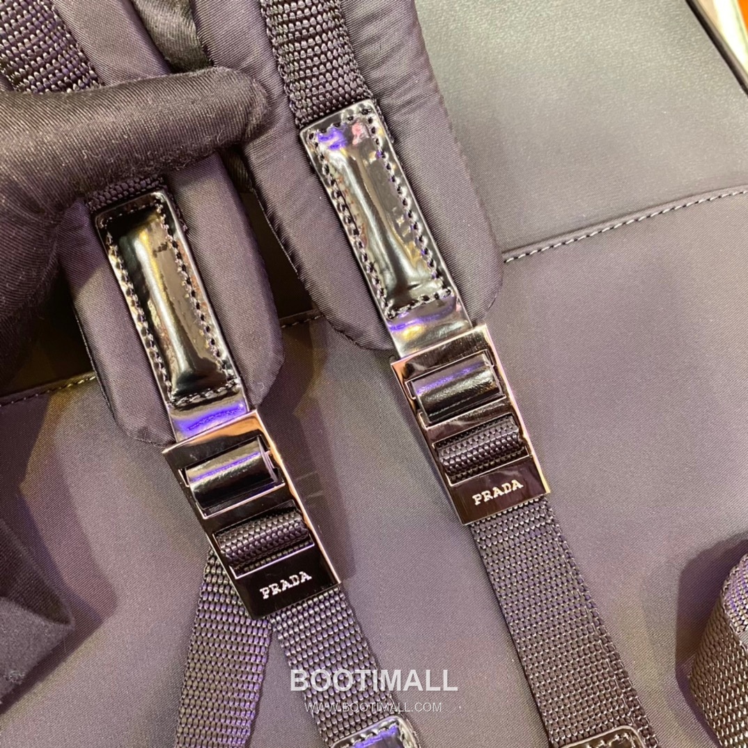 Prada Re-Nylon Backpack with Front Pocket and Leather Trim Detail 프라다 리나일론 프론트 포켓 가죽 트림 백팩 2VZ084 30cm 6