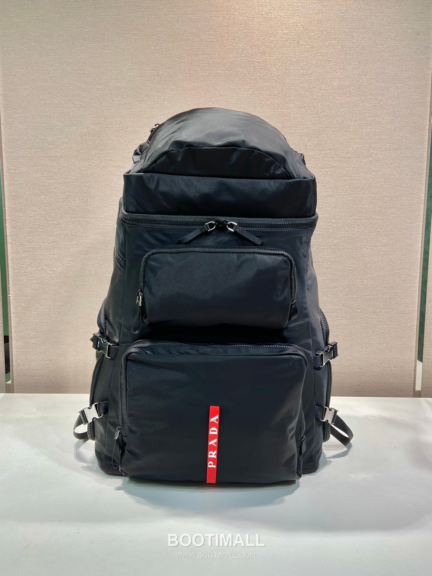 Prada Linea Rossa Nylon Backpack with Multi Pocket and Ski Boot Compartment 프라다 리네아로사 나일론 멀티포켓 스키부츠 백팩 2VZ086 38cm 2