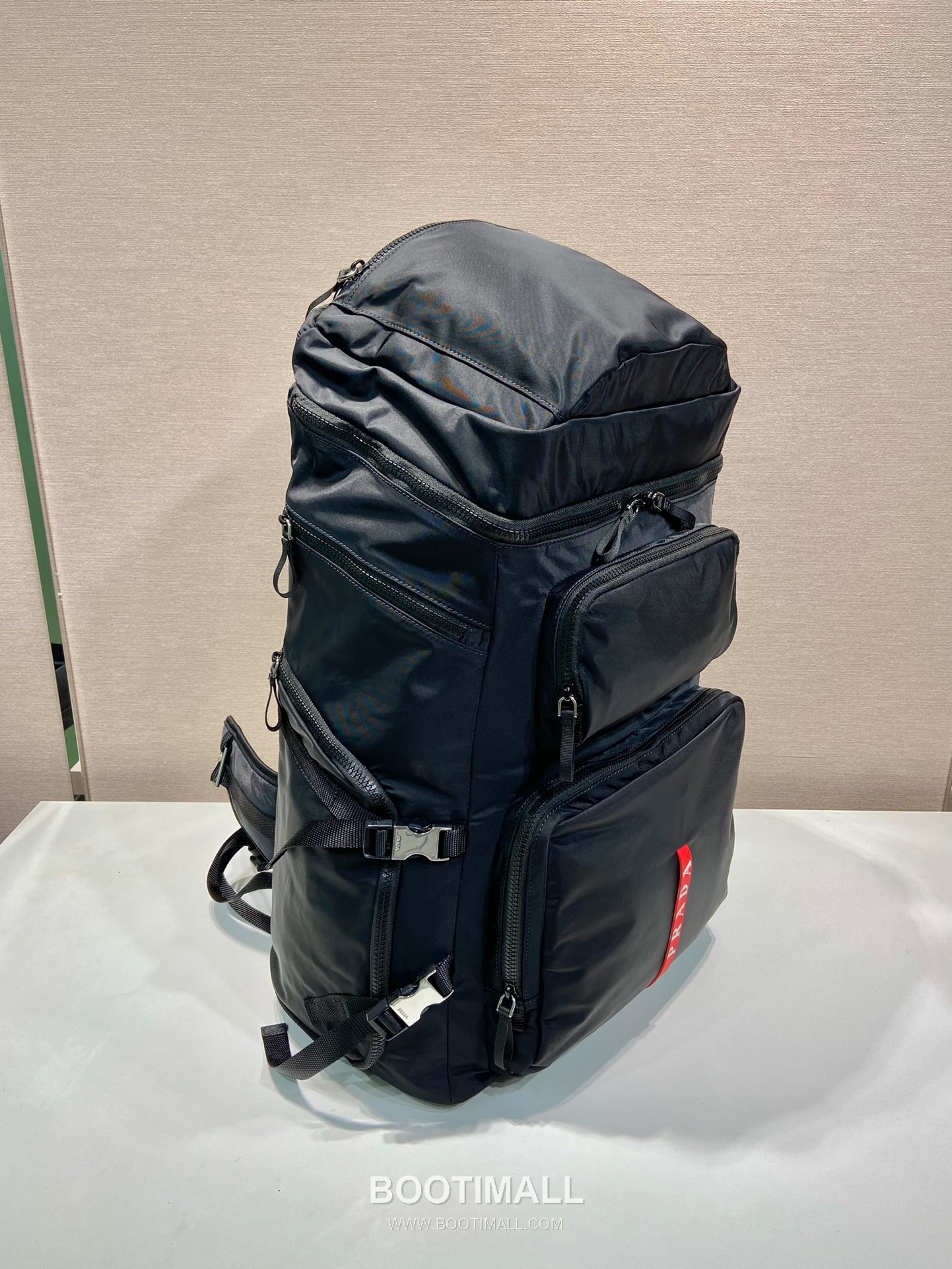 Prada Linea Rossa Nylon Backpack with Multi Pocket and Ski Boot Compartment 프라다 리네아로사 나일론 멀티포켓 스키부츠 백팩 2VZ086 38cm 4