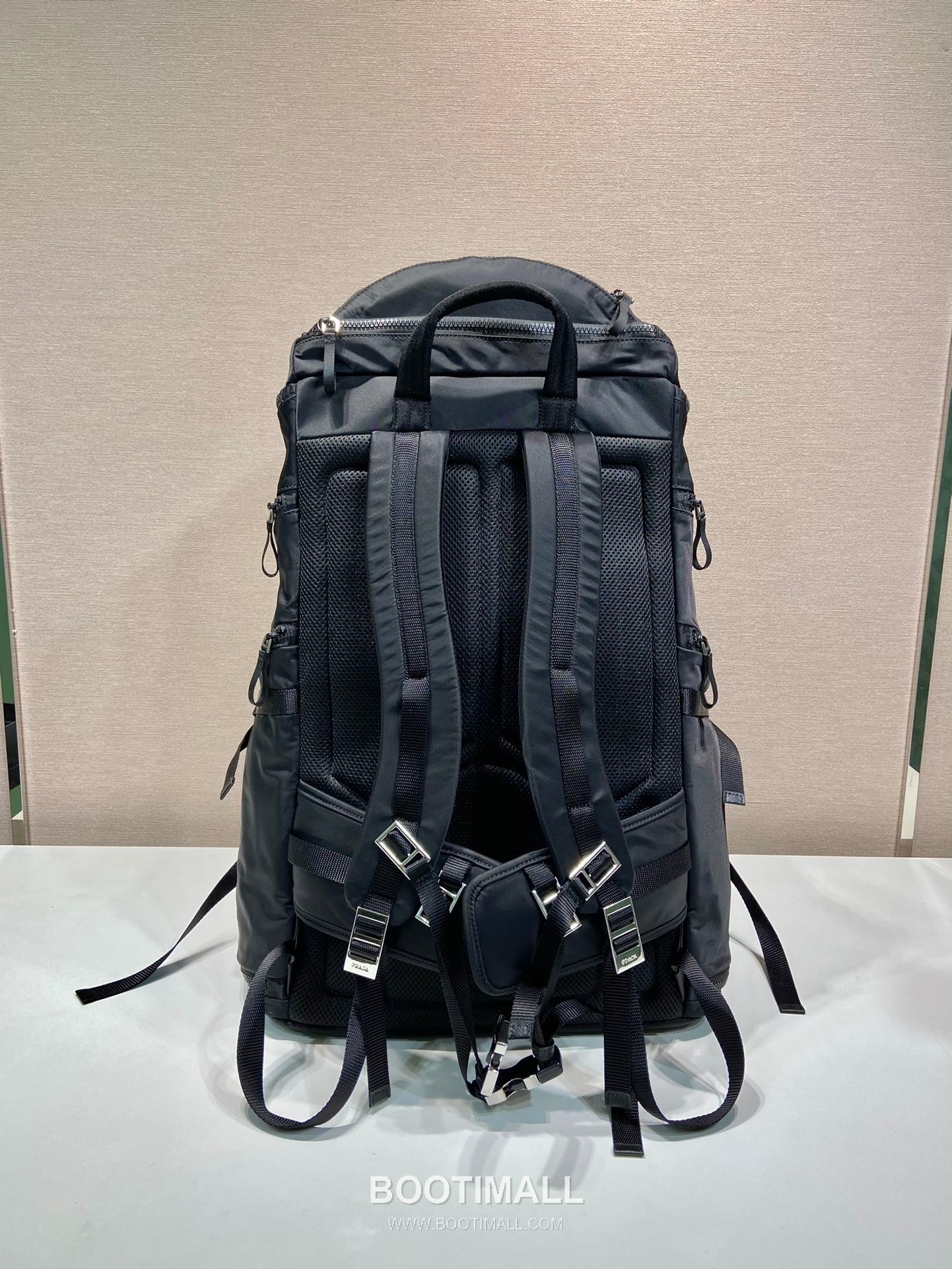 Prada Linea Rossa Nylon Backpack with Multi Pocket and Ski Boot Compartment 프라다 리네아로사 나일론 멀티포켓 스키부츠 백팩 2VZ086 38cm 5