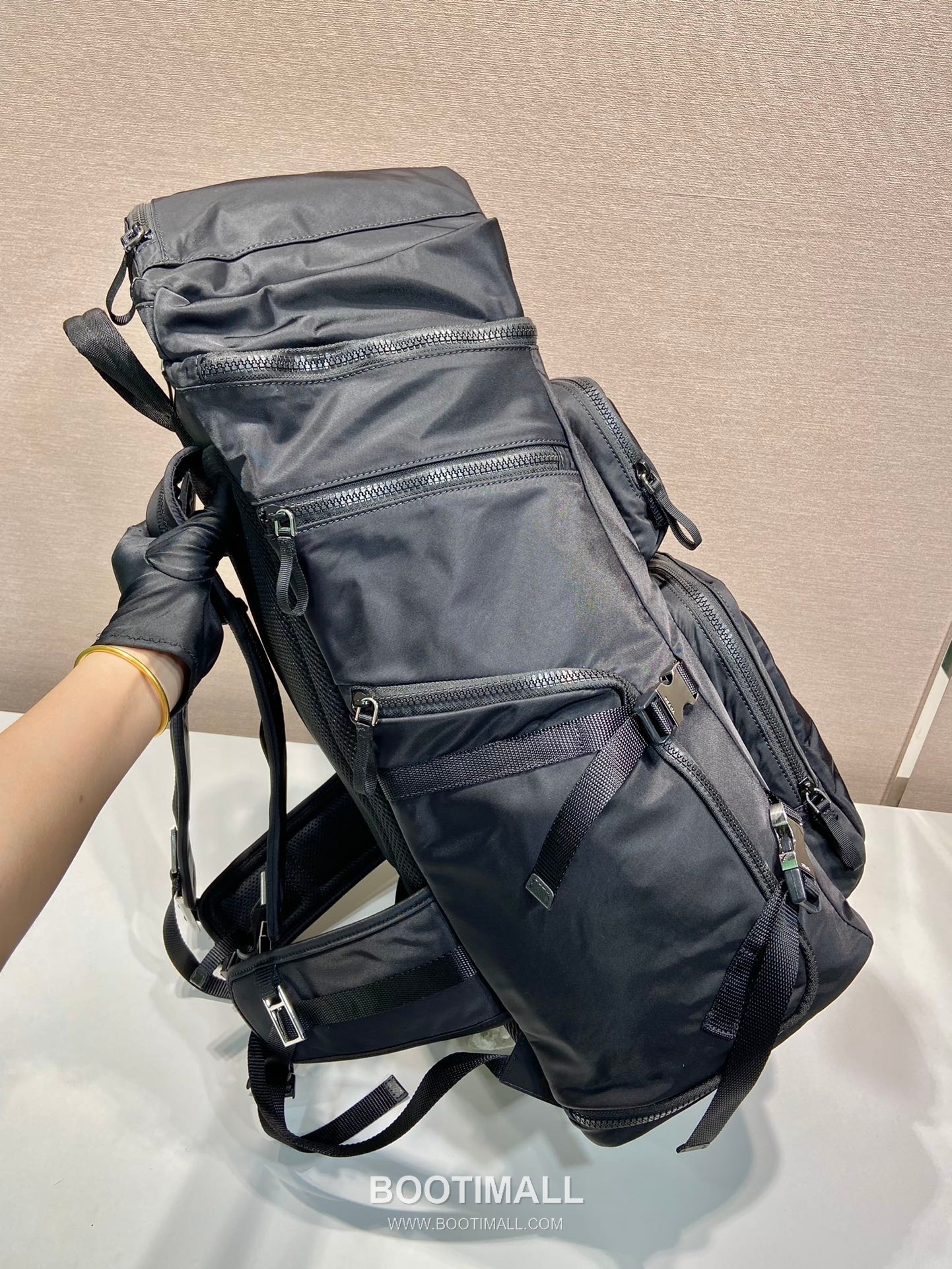 Prada Linea Rossa Nylon Backpack with Multi Pocket and Ski Boot Compartment 프라다 리네아로사 나일론 멀티포켓 스키부츠 백팩 2VZ086 38cm 6