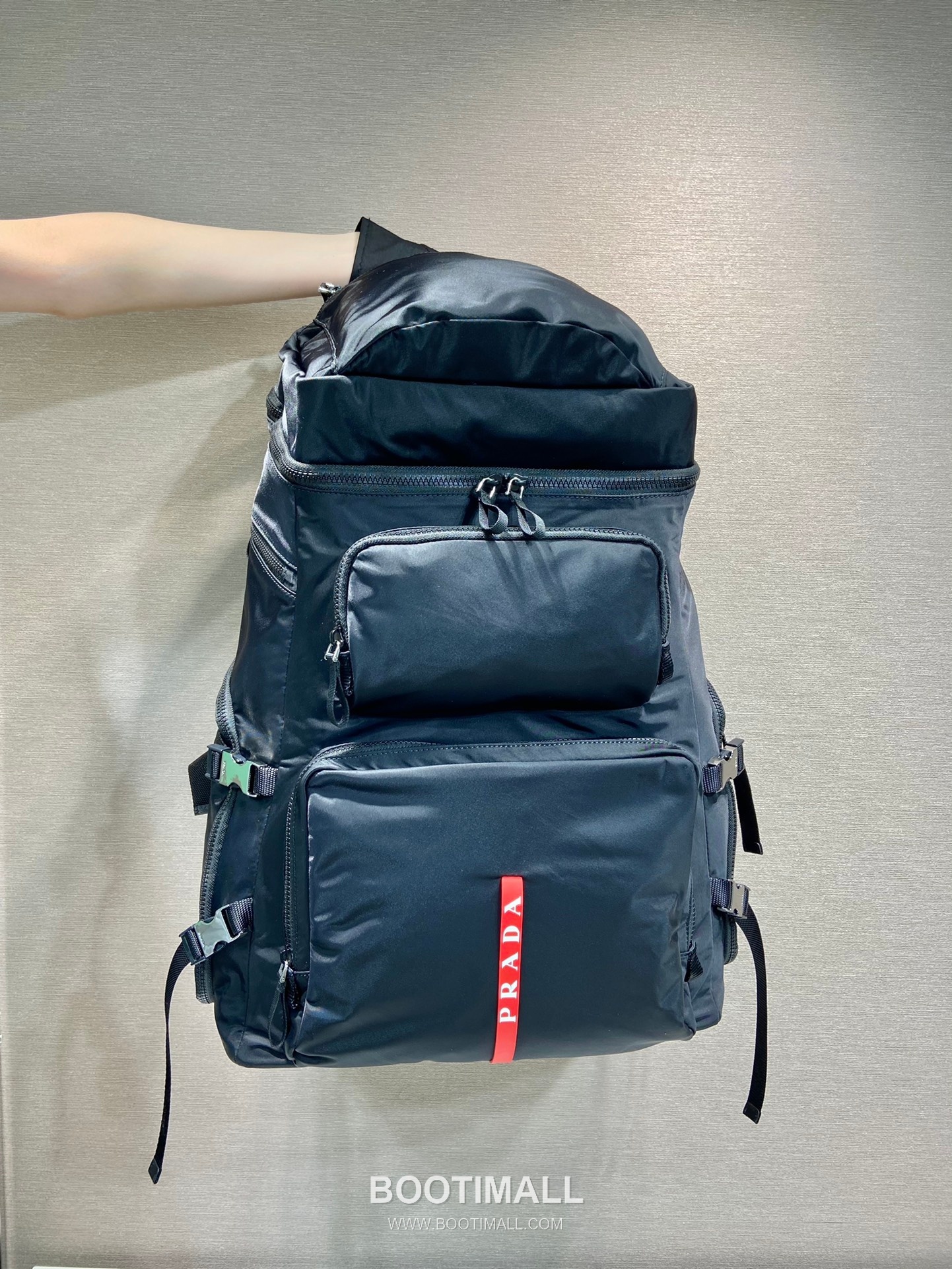 Prada Linea Rossa Nylon Backpack with Multi Pocket and Ski Boot Compartment 프라다 리네아로사 나일론 멀티포켓 스키부츠 백팩 2VZ086 38cm 11