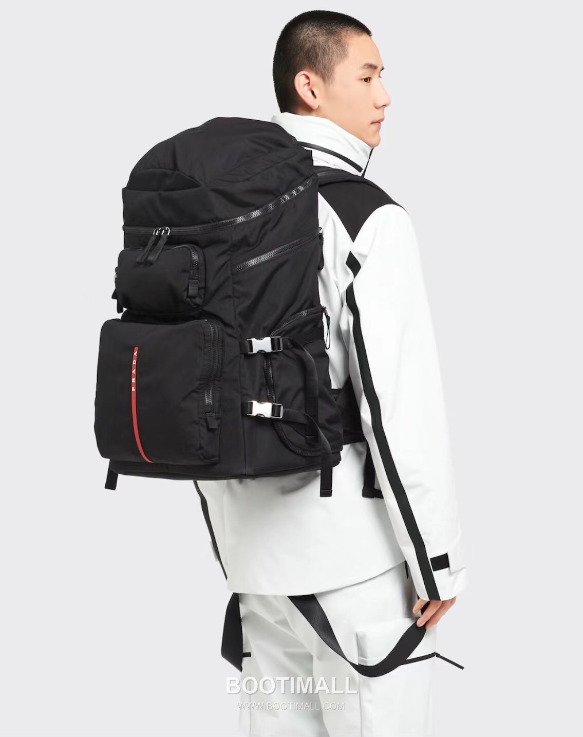 Prada Linea Rossa Nylon Backpack with Multi Pocket and Ski Boot Compartment 프라다 리네아로사 나일론 멀티포켓 스키부츠 백팩 2VZ086 38cm 12