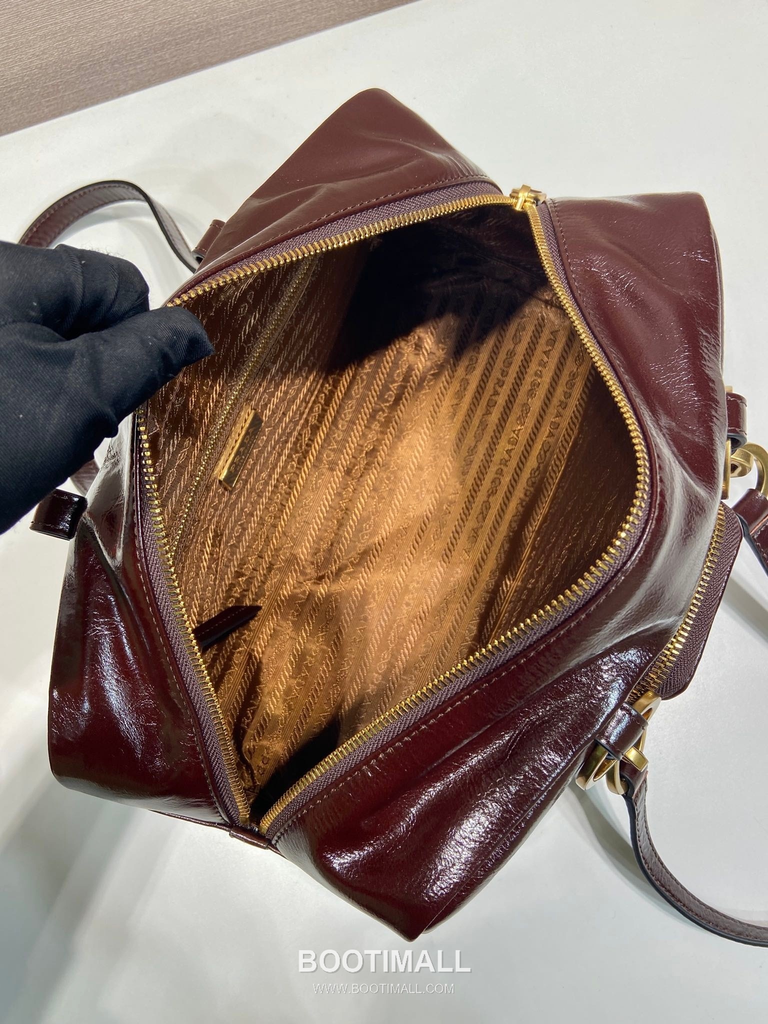 Prada Oil Wax Leather Shoulder Bag with Zip Pocket and Top Handle 프라다 오일왁스 가죽 지퍼 포켓 숄더 핸드백 1BB138 30cm 8