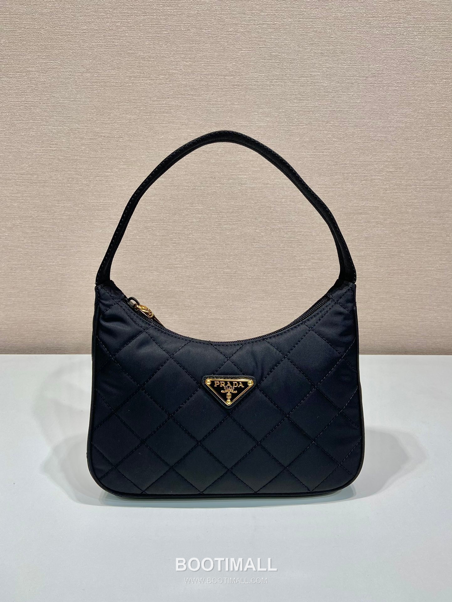Prada Quilted Nylon Hobo Bag with Triangle Stitch Detail 프라다 퀼팅 나일론 트라이앵글 스티치 호보백 1NE515A 23cm 2