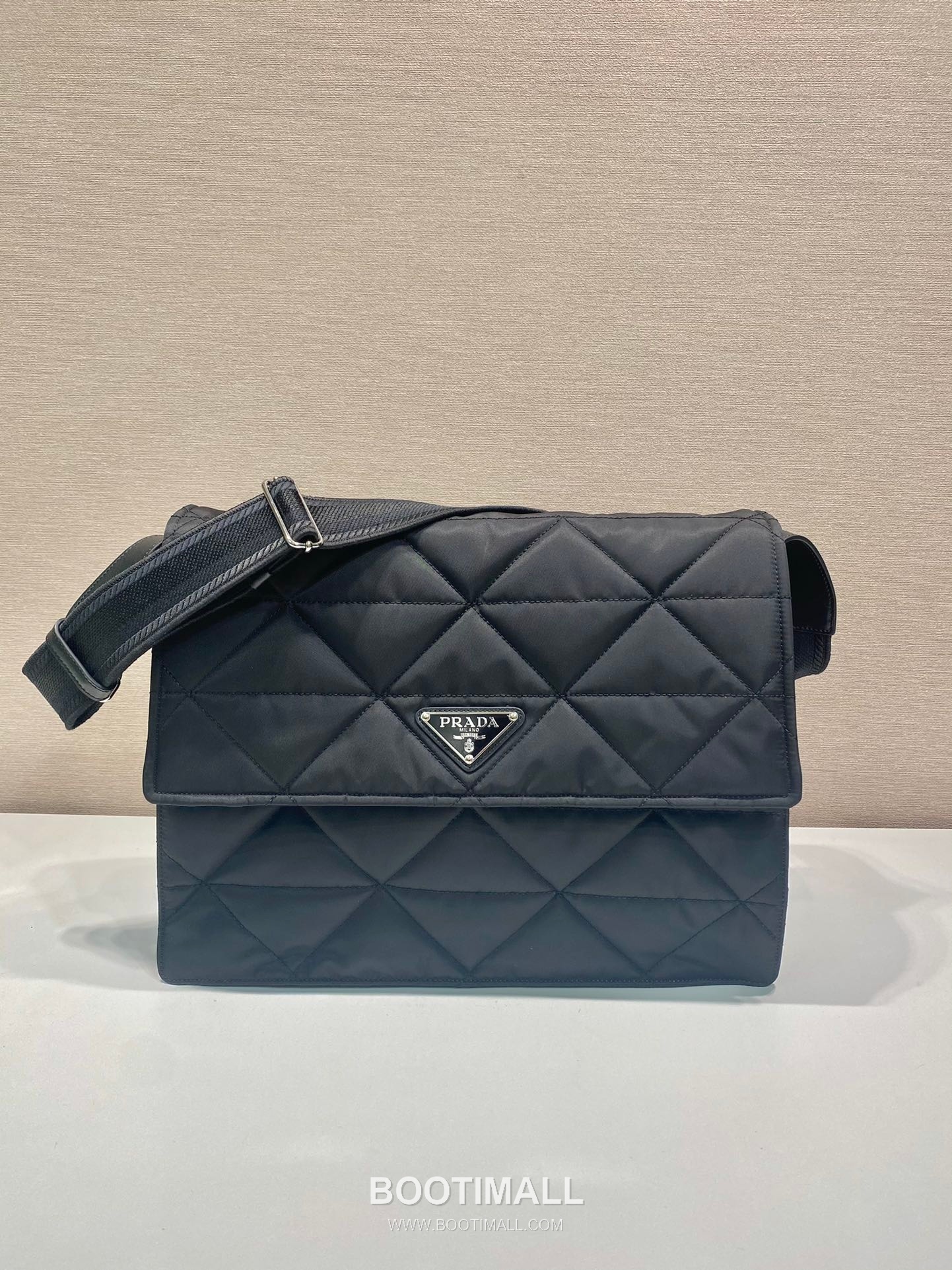 Prada Quilted Nylon Messenger Bag with Web Strap and Back Pocket 프라다 퀼팅 나일론 웹 스트랩 백포켓 메신저백 1BD256 36cm 2