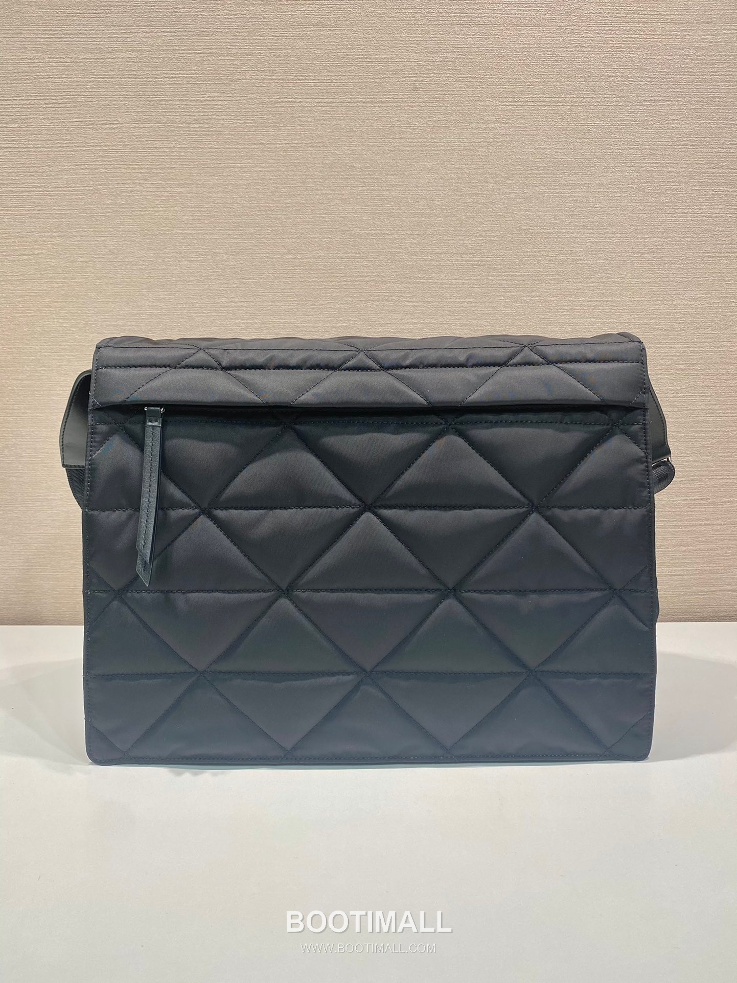 Prada Quilted Nylon Messenger Bag with Web Strap and Back Pocket 프라다 퀼팅 나일론 웹 스트랩 백포켓 메신저백 1BD256 36cm 5