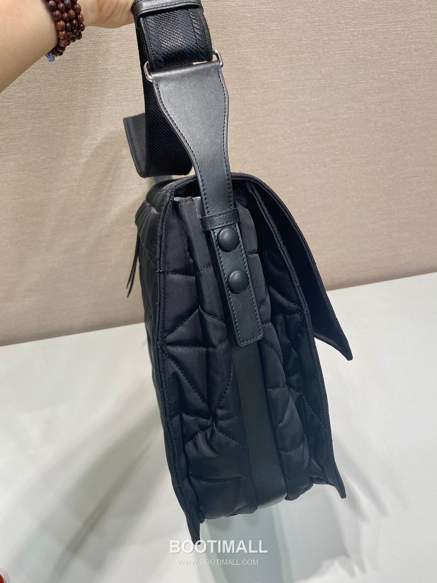 Prada Quilted Nylon Messenger Bag with Web Strap and Back Pocket 프라다 퀼팅 나일론 웹 스트랩 백포켓 메신저백 1BD256 36cm 6