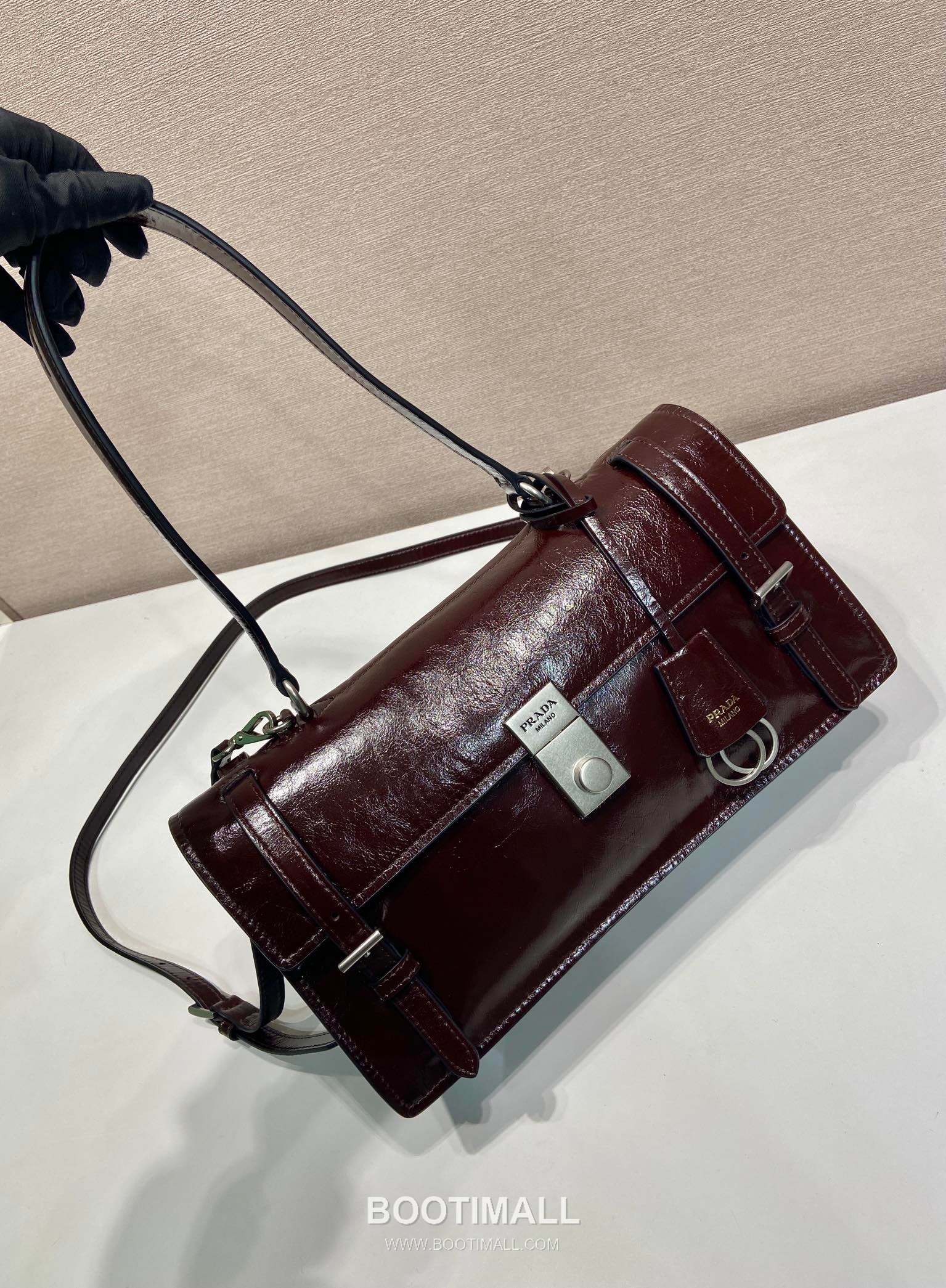 Prada Leather Briefcase Style Tote Bag with Vertical Lock and Top Handle 프라다 레더 버티컬 락 브리프케이스 토트백 1BN026 32cm 2