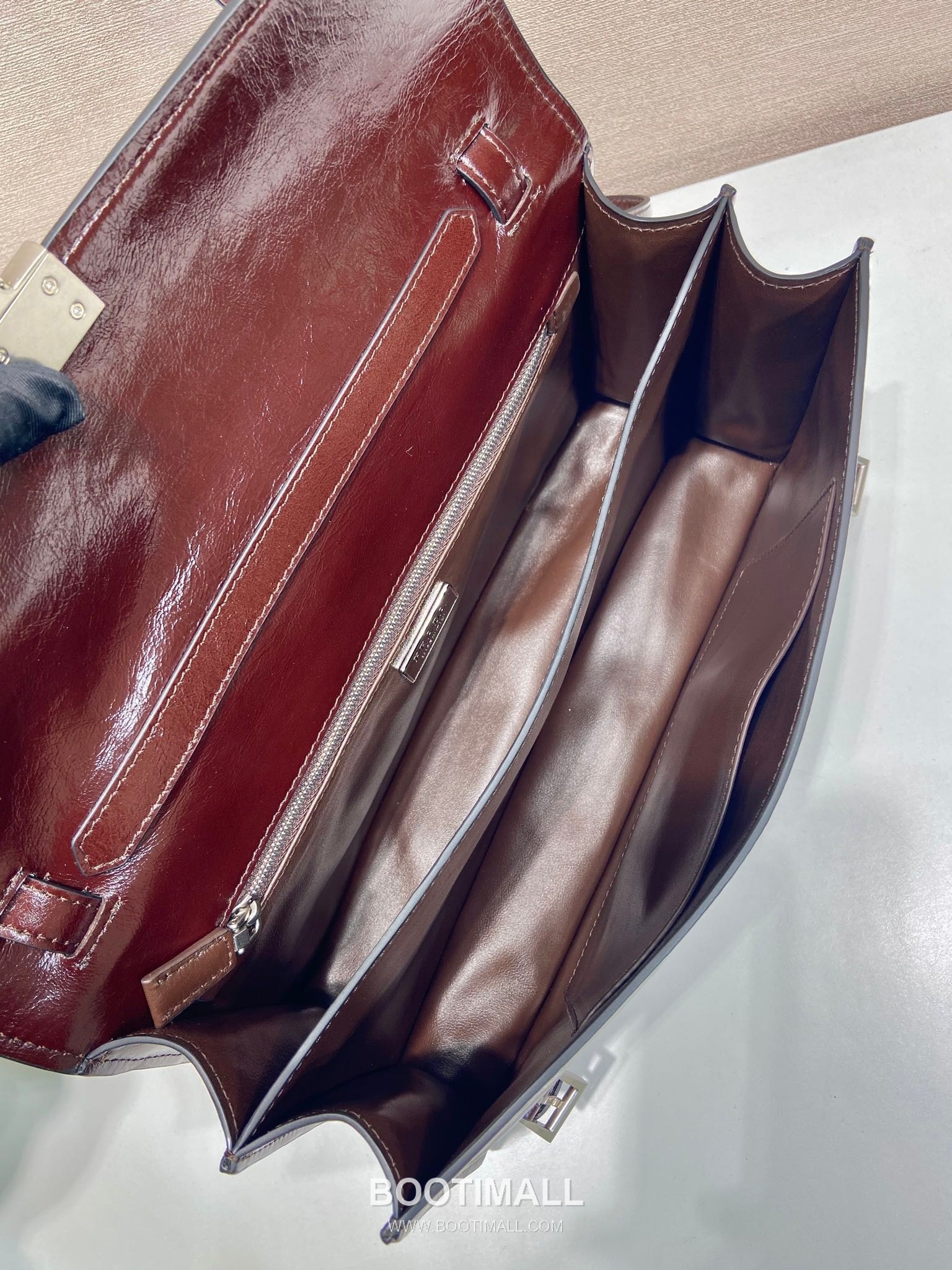 Prada Leather Briefcase Style Tote Bag with Vertical Lock and Top Handle 프라다 레더 버티컬 락 브리프케이스 토트백 1BN026 32cm 8