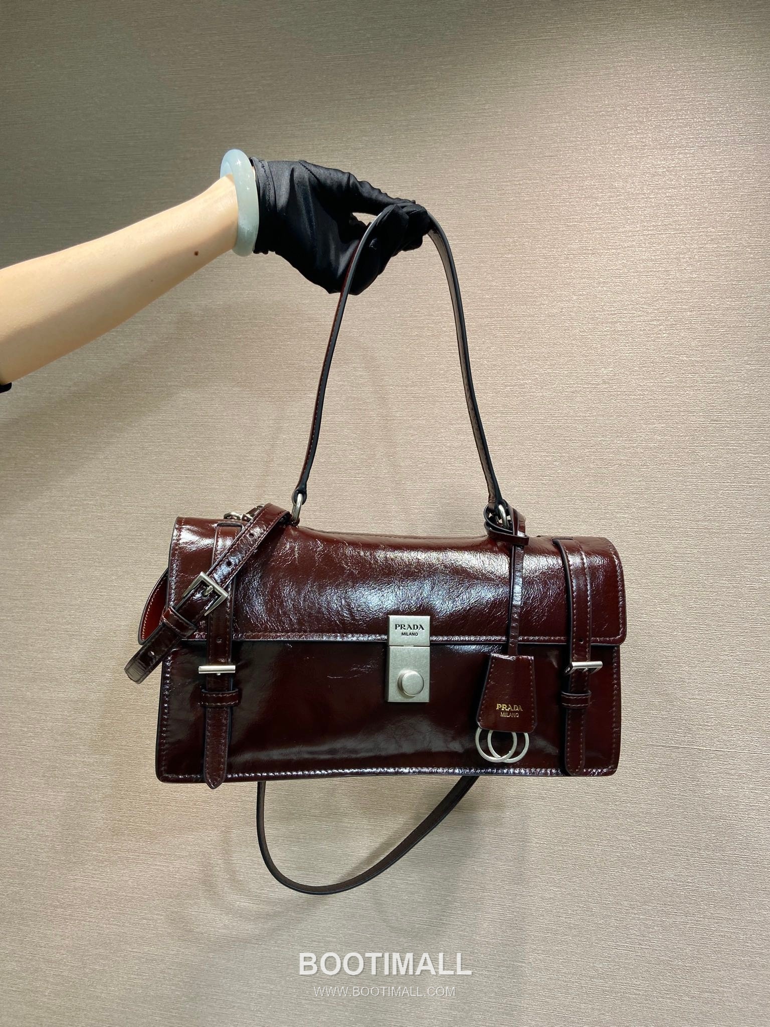 Prada Leather Briefcase Style Tote Bag with Vertical Lock and Top Handle 프라다 레더 버티컬 락 브리프케이스 토트백 1BN026 32cm 10
