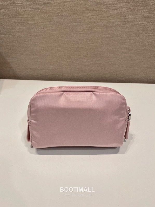 Prada Re-Nylon Clutch Pouch with Zip Closure and Inner Pocket 프라다 리나일론 지퍼 클로저 클러치 파우치 1NA339 12cm 4
