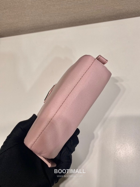 Prada Re-Nylon Clutch Pouch with Zip Closure and Inner Pocket 프라다 리나일론 지퍼 클로저 클러치 파우치 1NA339 12cm 6