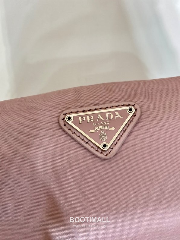 Prada Re-Nylon Clutch Pouch with Zip Closure and Inner Pocket 프라다 리나일론 지퍼 클로저 클러치 파우치 1NA339 12cm 7