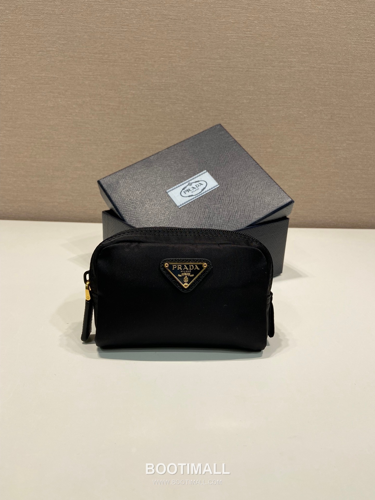 Prada Re-Nylon Clutch Pouch with Zip Closure and Inner Pocket 프라다 리나일론 지퍼 클로저 클러치 파우치 1NA339 12cm 1