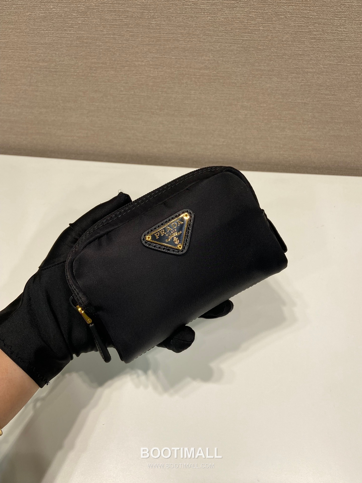 Prada Re-Nylon Clutch Pouch with Zip Closure and Inner Pocket 프라다 리나일론 지퍼 클로저 클러치 파우치 1NA339 12cm 3