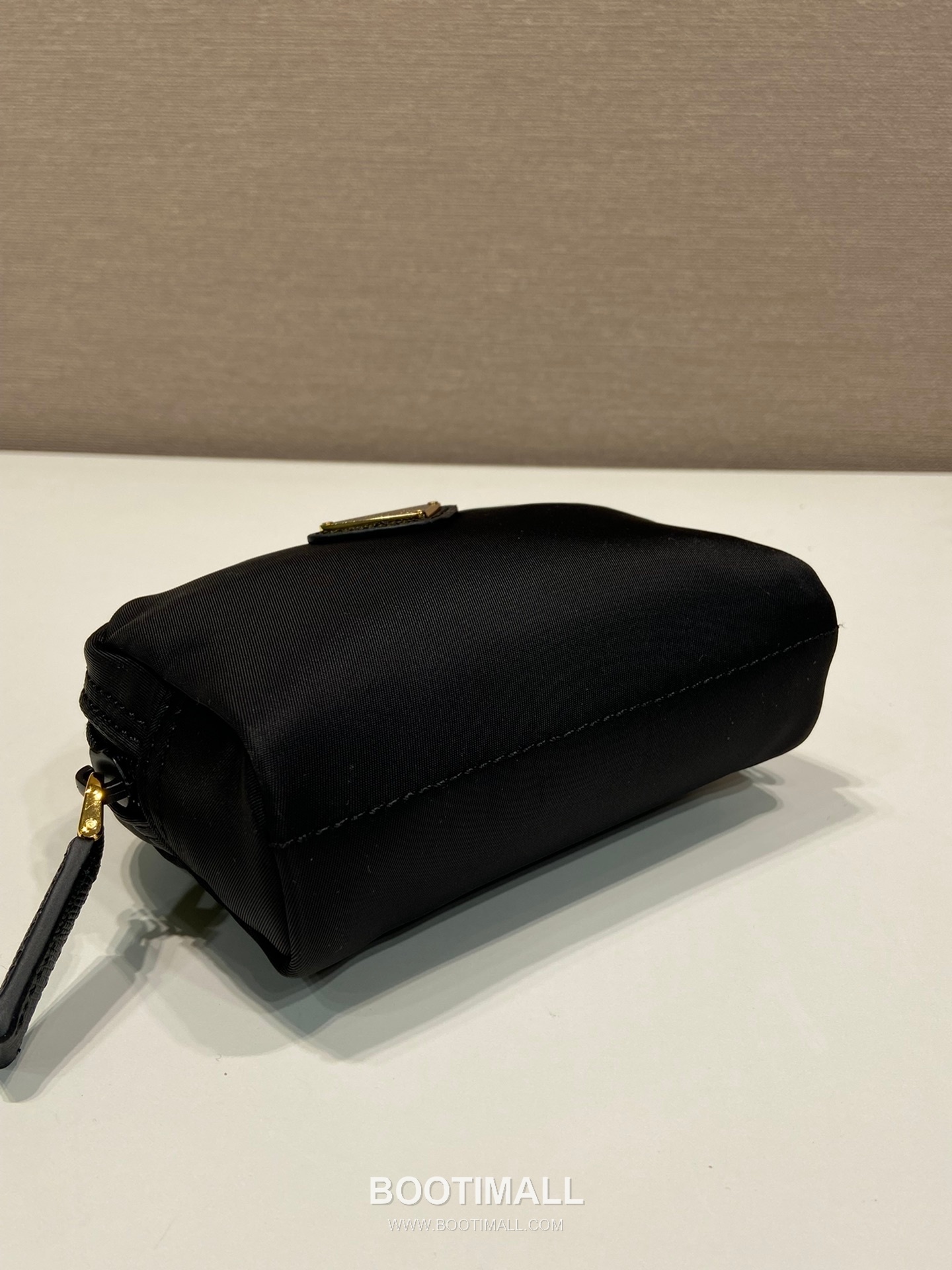 Prada Re-Nylon Clutch Pouch with Zip Closure and Inner Pocket 프라다 리나일론 지퍼 클로저 클러치 파우치 1NA339 12cm 6