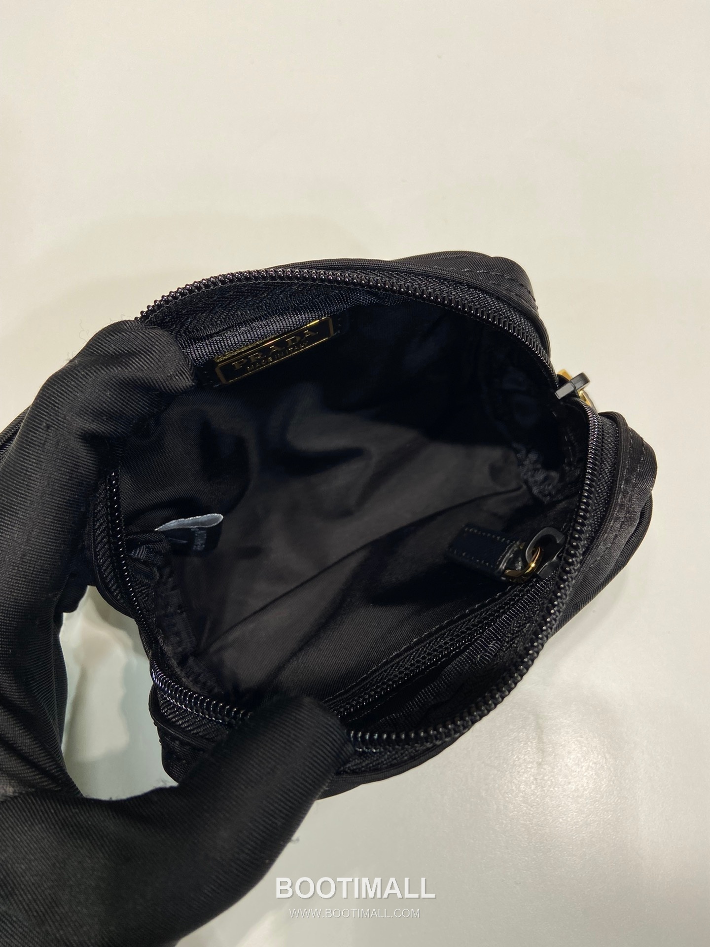 Prada Re-Nylon Clutch Pouch with Zip Closure and Inner Pocket 프라다 리나일론 지퍼 클로저 클러치 파우치 1NA339 12cm 8