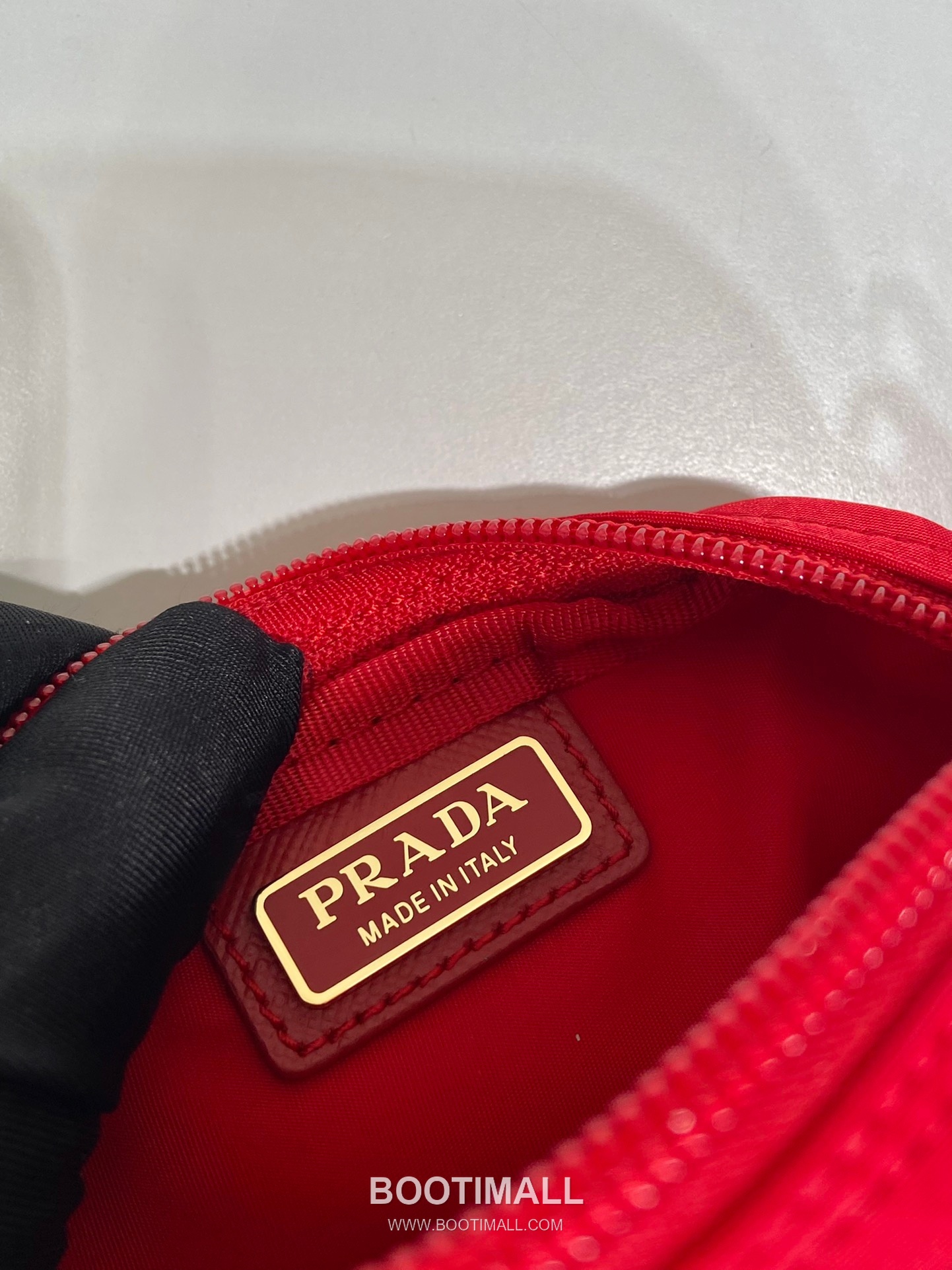 Prada Re-Nylon Clutch Pouch with Zip Closure and Inner Pocket 프라다 리나일론 지퍼 클로저 클러치 파우치 1NA339 12cm 9