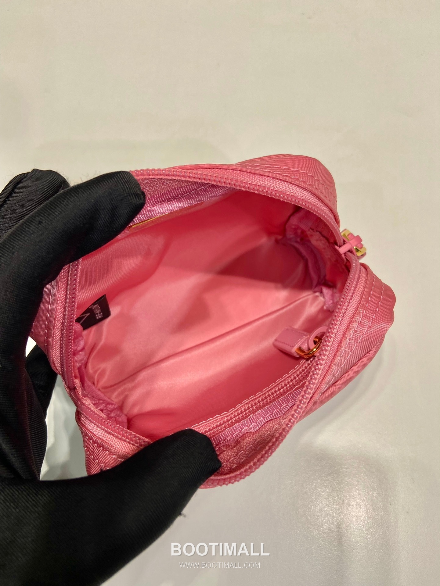 Prada Re-Nylon Clutch Pouch with Zip Closure and Inner Pocket 프라다 리나일론 지퍼 클로저 클러치 파우치 1NA339 12cm 8