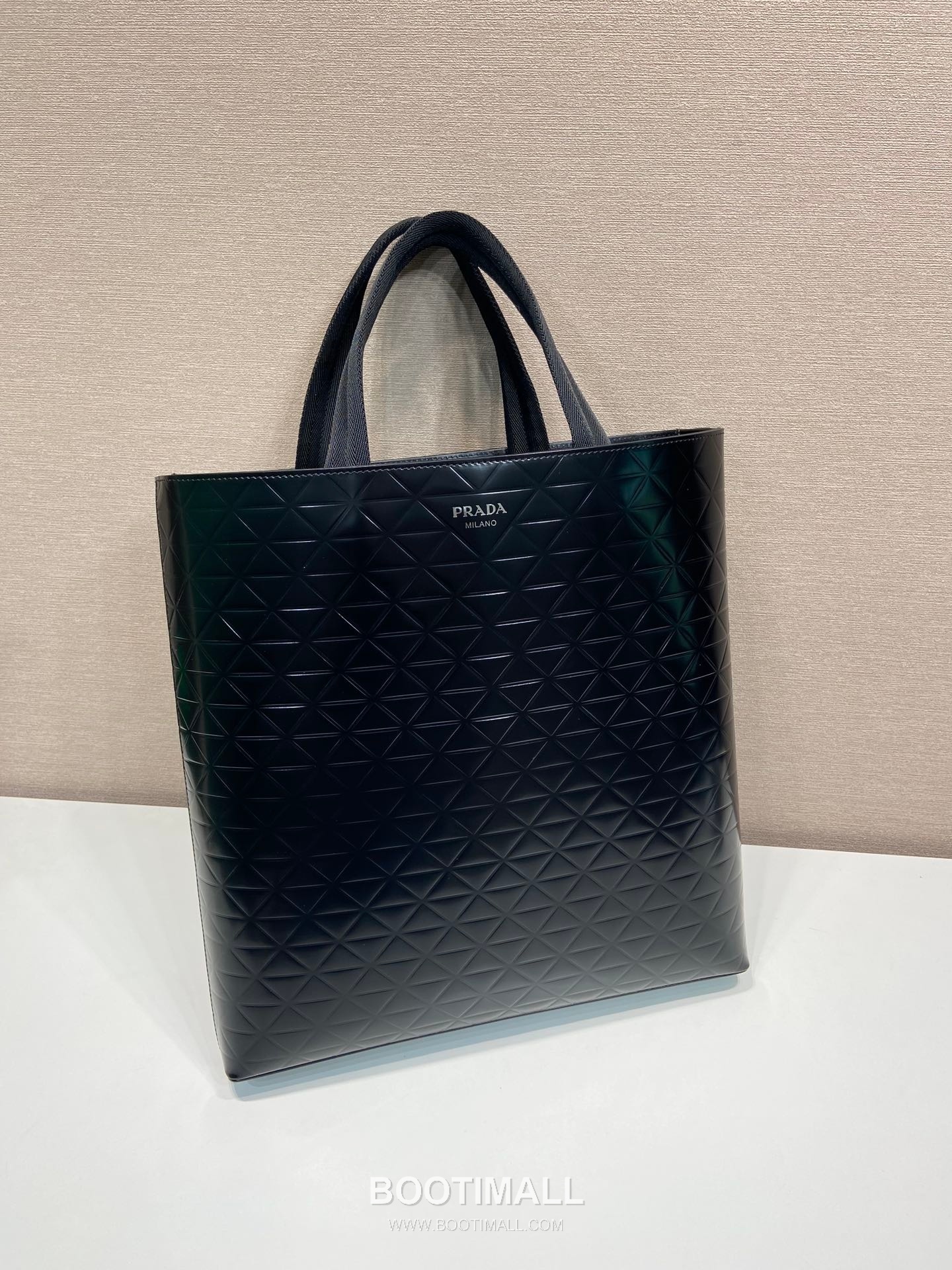 Prada Embossed Leather Vertical Tote Bag with Web Handle and Strap Detail 프라다 엠보스 가죽 버티컬 웹 핸들 토트백 2VG113 36cm 3