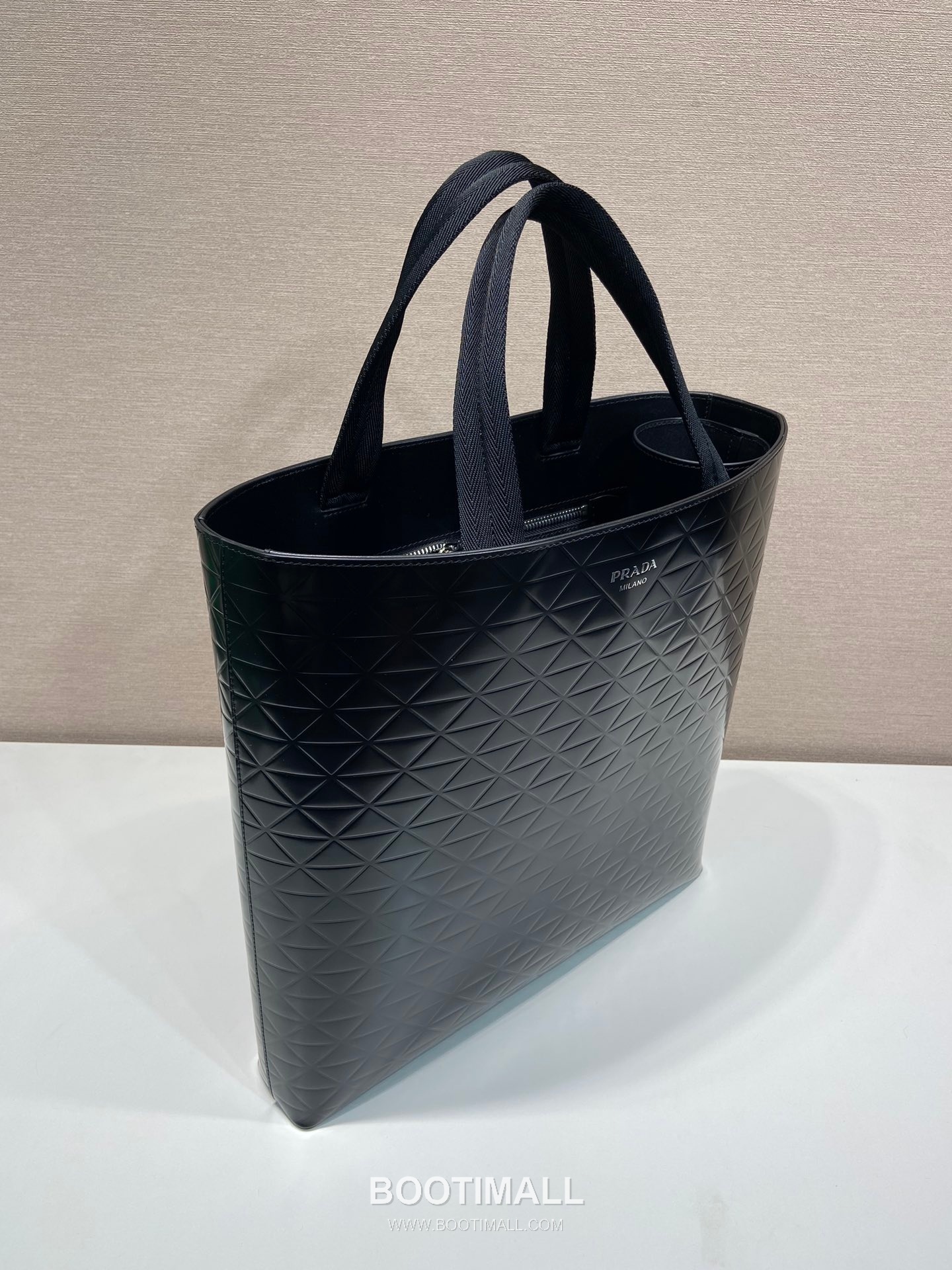 Prada Embossed Leather Vertical Tote Bag with Web Handle and Strap Detail 프라다 엠보스 가죽 버티컬 웹 핸들 토트백 2VG113 36cm 4