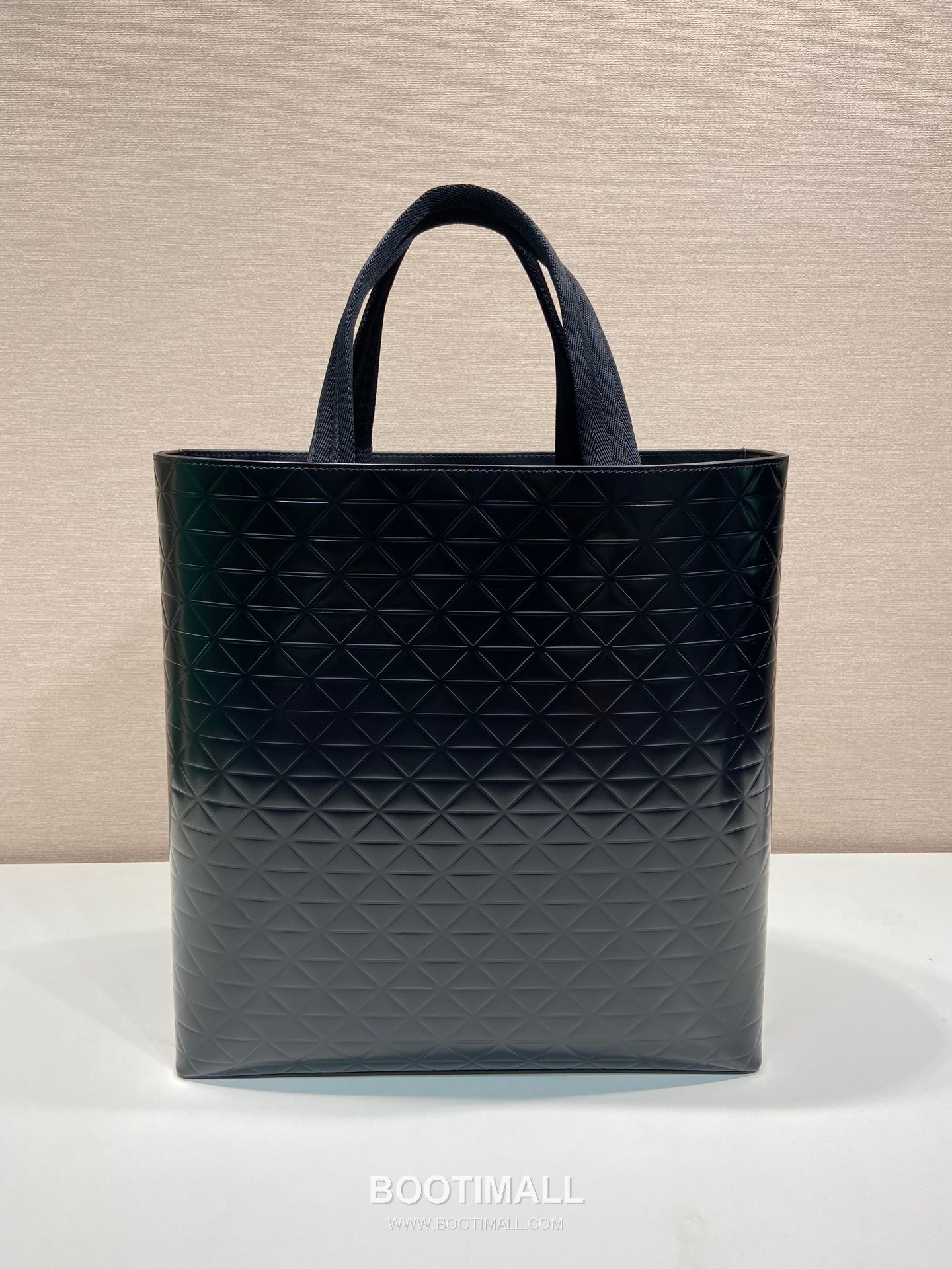 Prada Embossed Leather Vertical Tote Bag with Web Handle and Strap Detail 프라다 엠보스 가죽 버티컬 웹 핸들 토트백 2VG113 36cm 5
